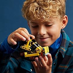 LEGO Technic Heavy-Duty Bulldozer Building