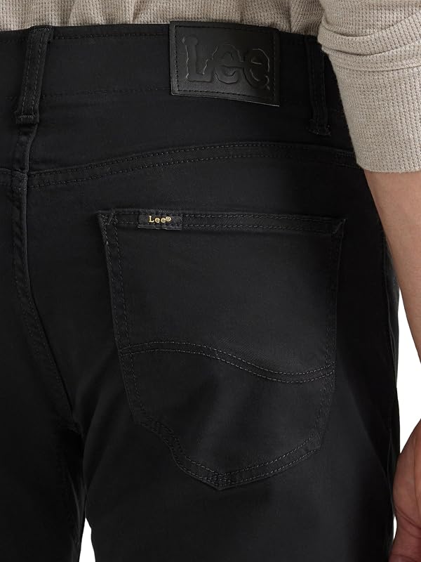 Men's Performance Series Extreme Motion Straight Fit Tapered Leg Jean, Black, 40W x 32L