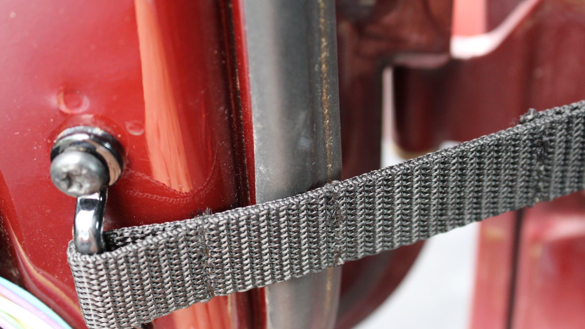 Single: Super Strong includes 2 Year Warranty Jeep Wrangler door limiting strap: Cloth hinge for doors without power windows. Included: Single door strap. Multiple stopping positions.