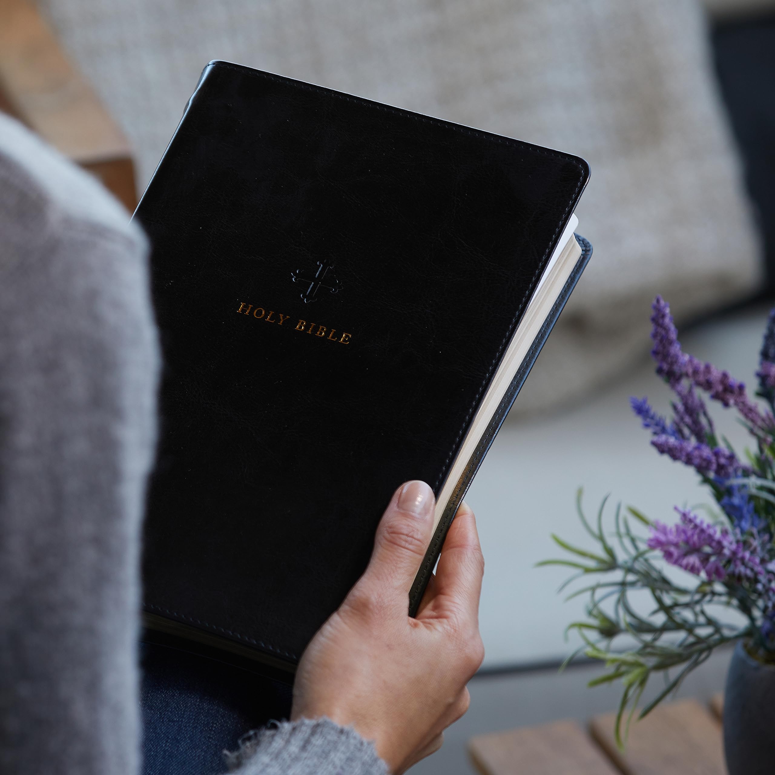 NRSV Large Print Standard Catholic Bible, Black Leathersoft (Comfort Print, Holy Bible, Complete Catholic Bible, NRSV CE): Holy Bible NRSV Large Print Standard Catholic Bible, Black Leathersoft (Comfort Print, Holy Bible, Complete Catholic Bible, NRSV CE): Holy Bible Imitation Leather
