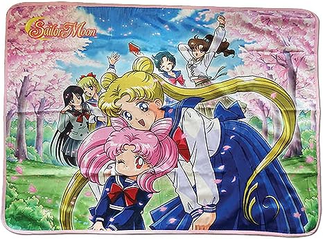 Amazon Com Great Eastern Entertainment Sailor Moon R Group Sublimation Throw Blanket Home Kitchen