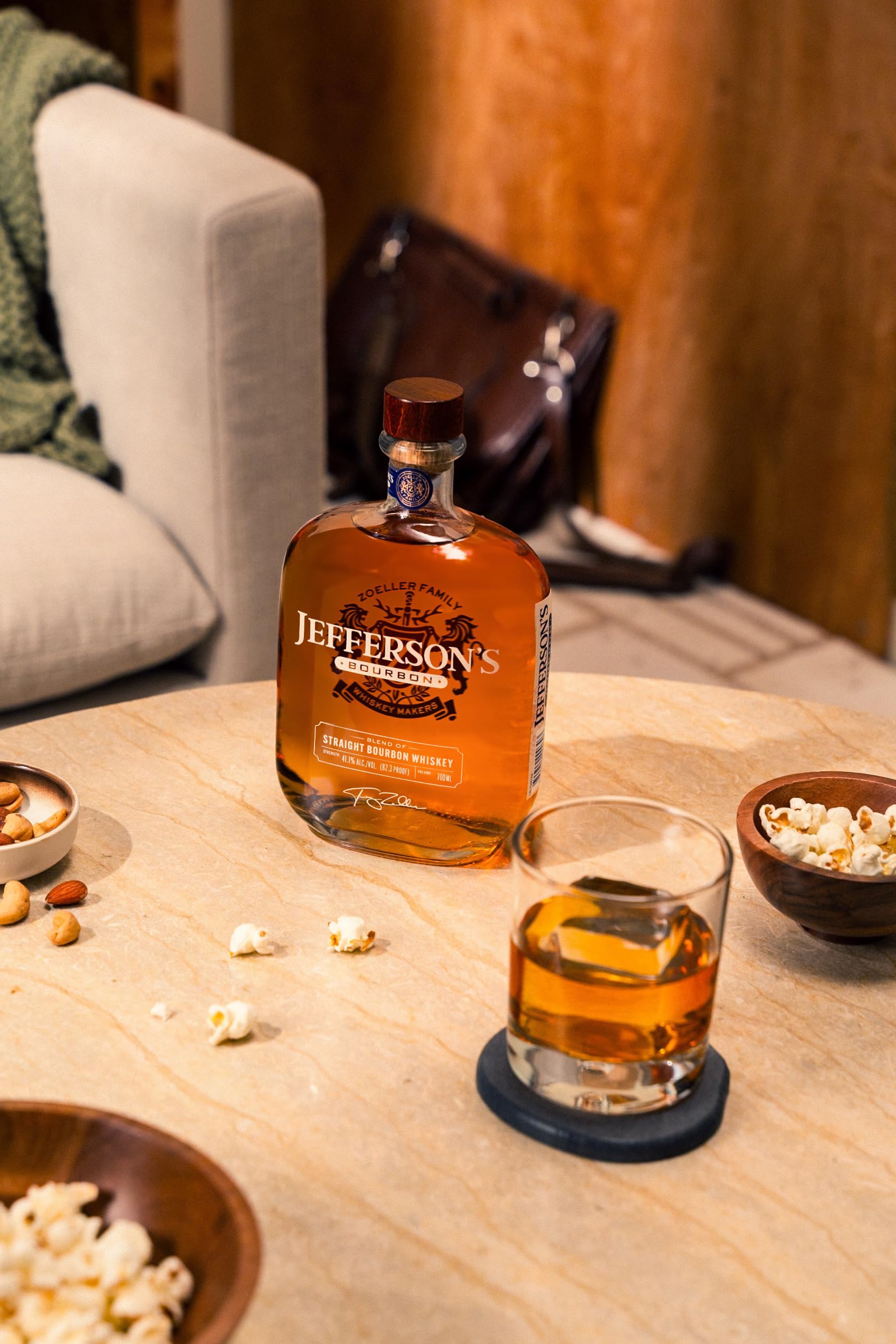 Jefferson's Straight Bourbon Whiskey, Vanille, Pfirsich, Toffee Aroma und eine feine Honig-Nuance, Pur oder in Cocktails genießbar, Vol. 41,15%, 0,7 l 5