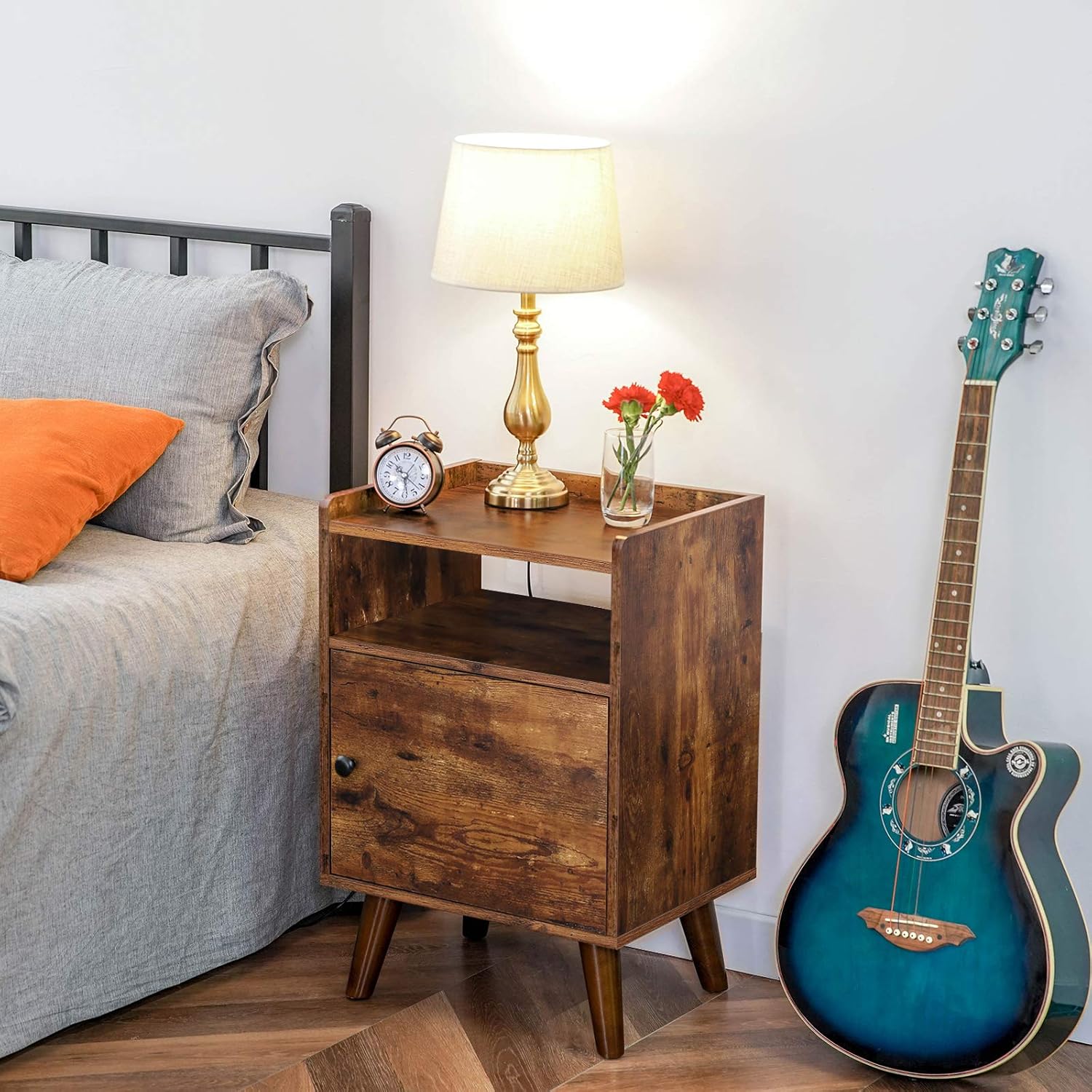 HOOBRO Nightstand Set of 2, 3-Tier End Table with Switchable Door, Side Table for Small Spaces, Stable Wooden Legs, Wood Look Accent Table, Easy Assembly, Rustic Brown BF51BZP201: Home & Kitchen