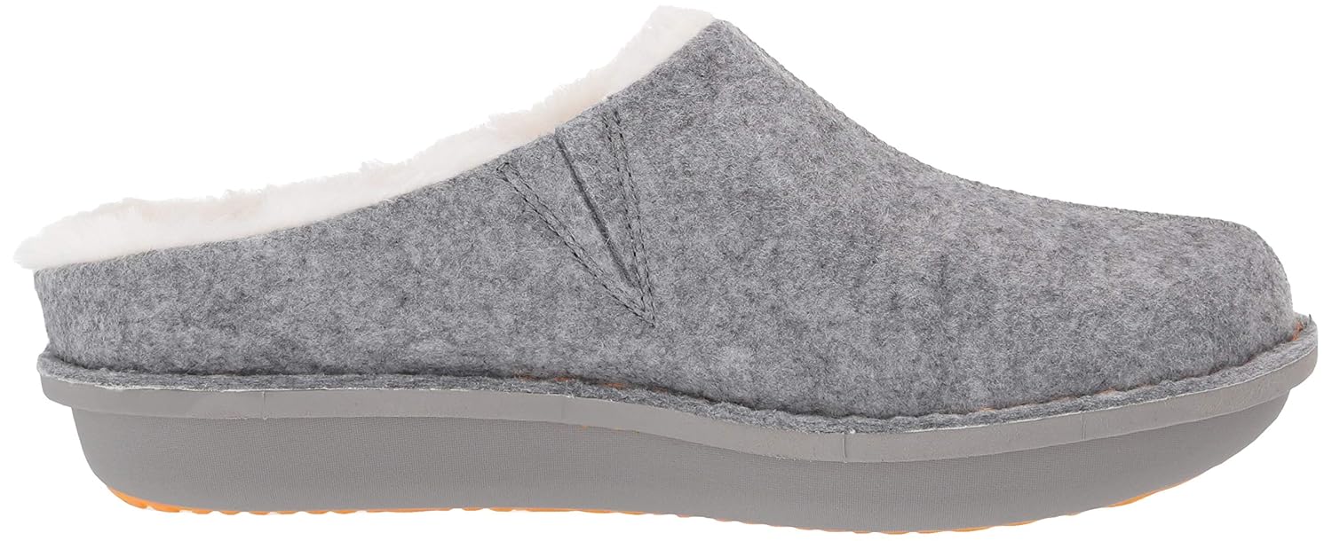 clarks step flow clog