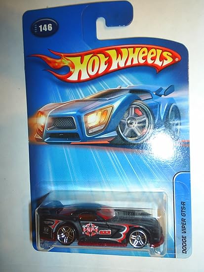 Amazon Com Hot Wheels 05 1 64 Scale Roll Patrol Black Red Dodge Viper Gts R 146 1 64 Scale Collectible Die Cast Car Toys Games