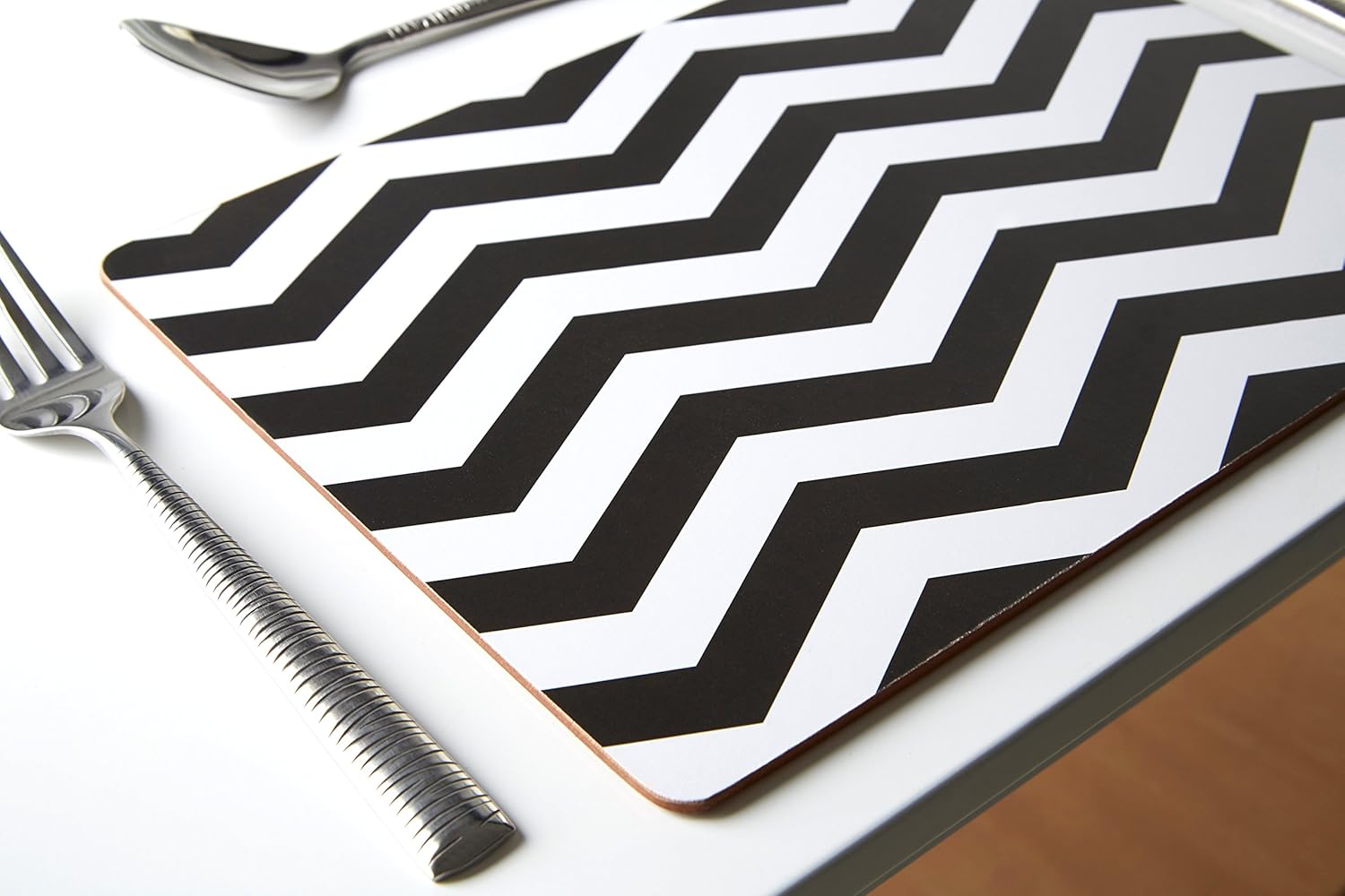 Premier Housewares 1203624 Chevron Placemats - Set of 4, Black/White, H2 x W29 x D22cm, H3 x W29 x D22cm - Image 5