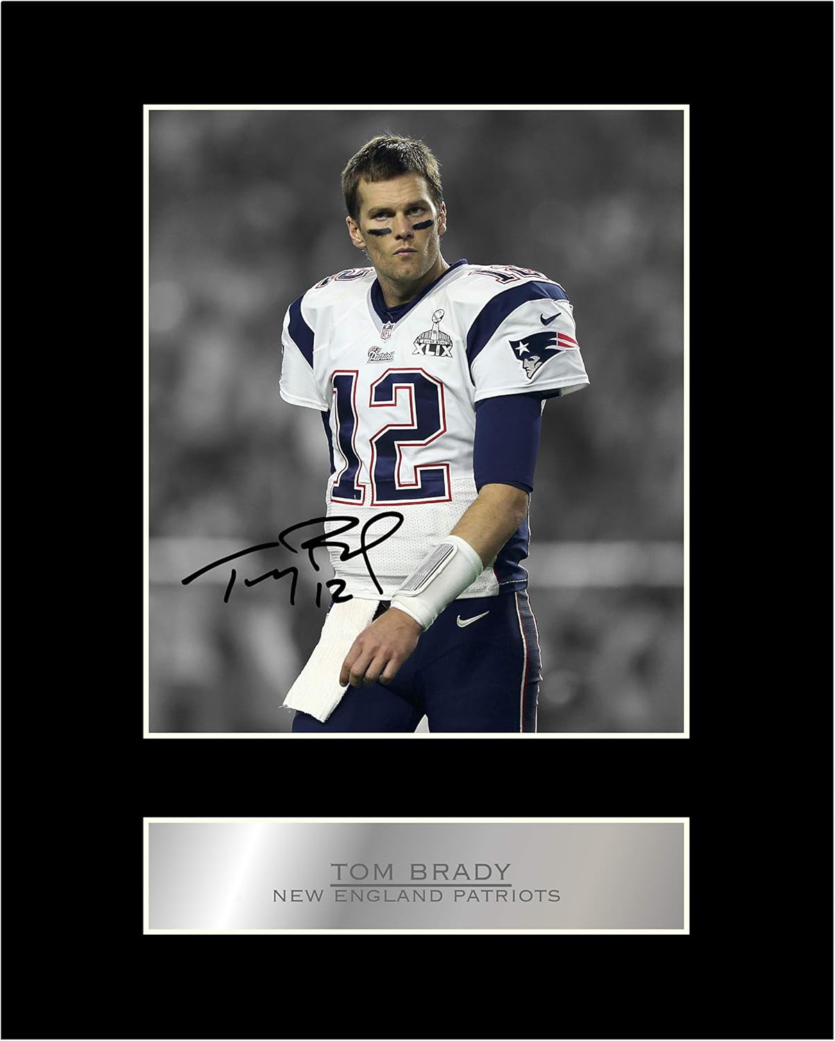 Amazon Com Iconic Pics Tom Brady Signed Mounted Photo Display New England Patriots Sports Outdoors