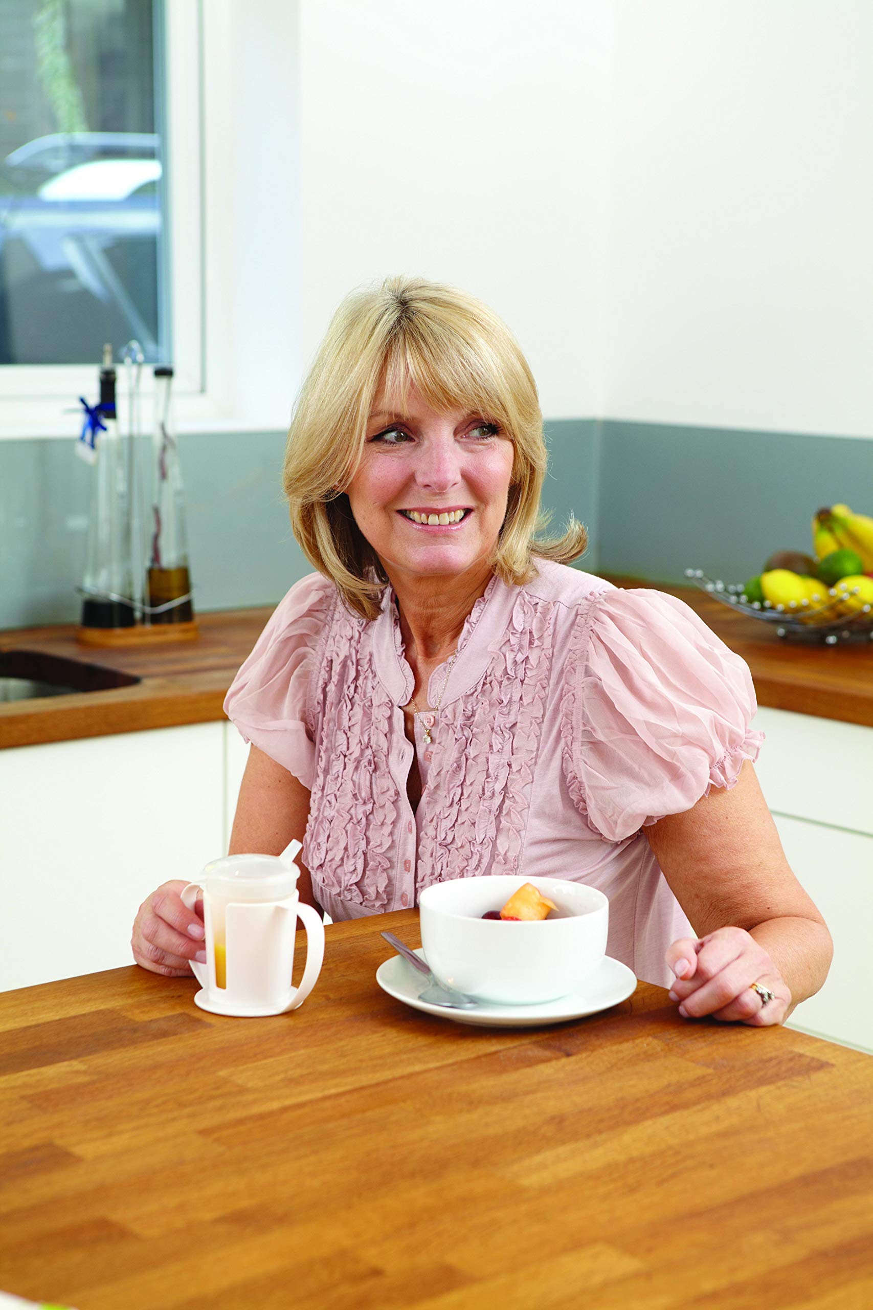 HOMECRAFT Clear Beakers with Holder, Easy to Grip Double Handle is Ideal for Those with Weak Grasp, Wide Base for Stability, Two Mugs and Two Spouted Lids (Eligible for VAT relief in the UK)