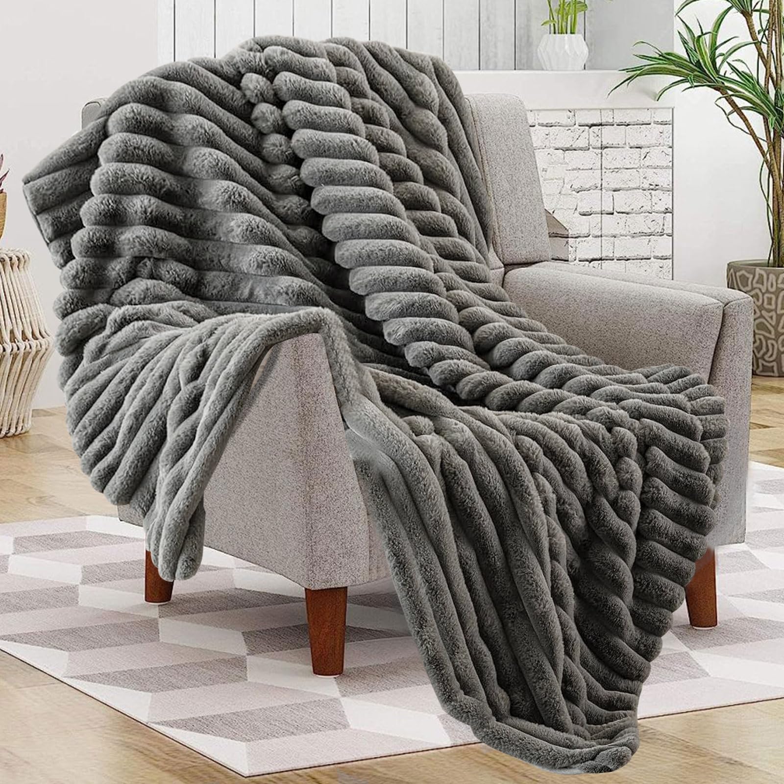 Mingfuxin Luxury Faux Fur Throw Blanket, Super Soft Plush Cozy Fluffy Blanket, Single Layer, Lightweight Striped 3D Touch Faux Fur Blankets Warm Bed Throws Perfect for Bed Couch Sofa Chair