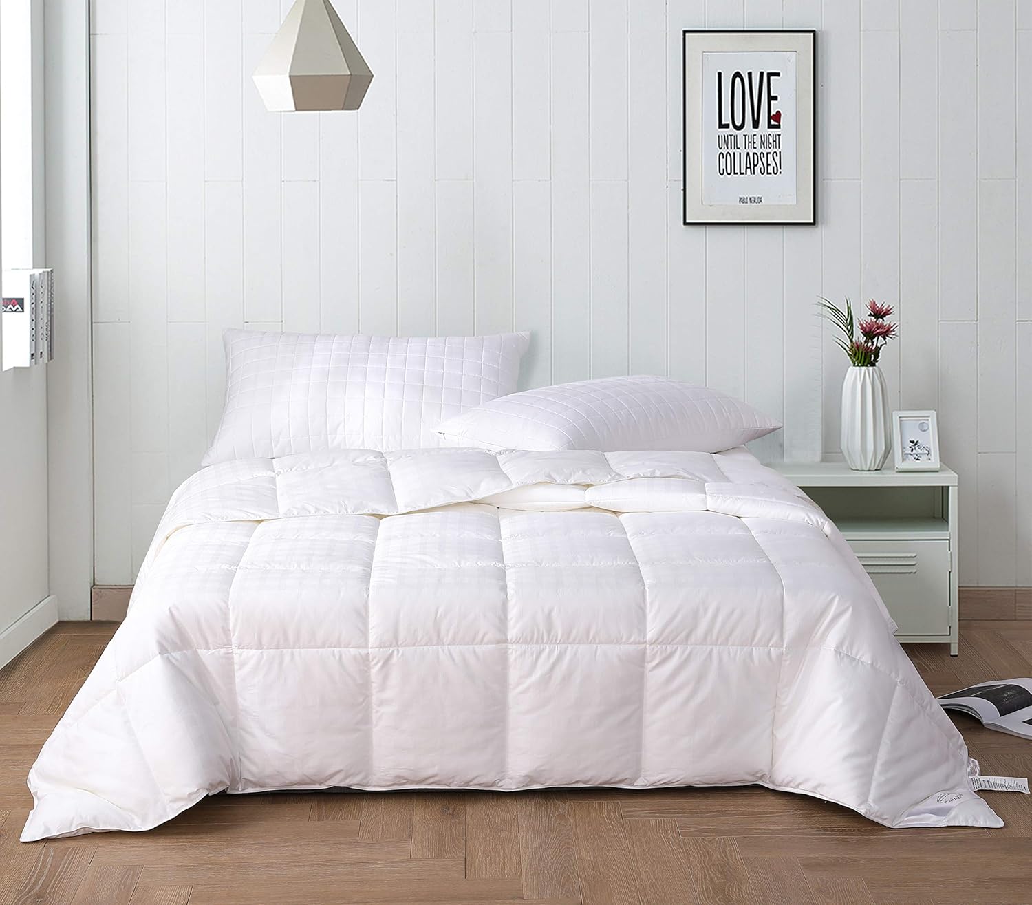 Bedsure All Season 60oz White Down Alternative Comforter Queen