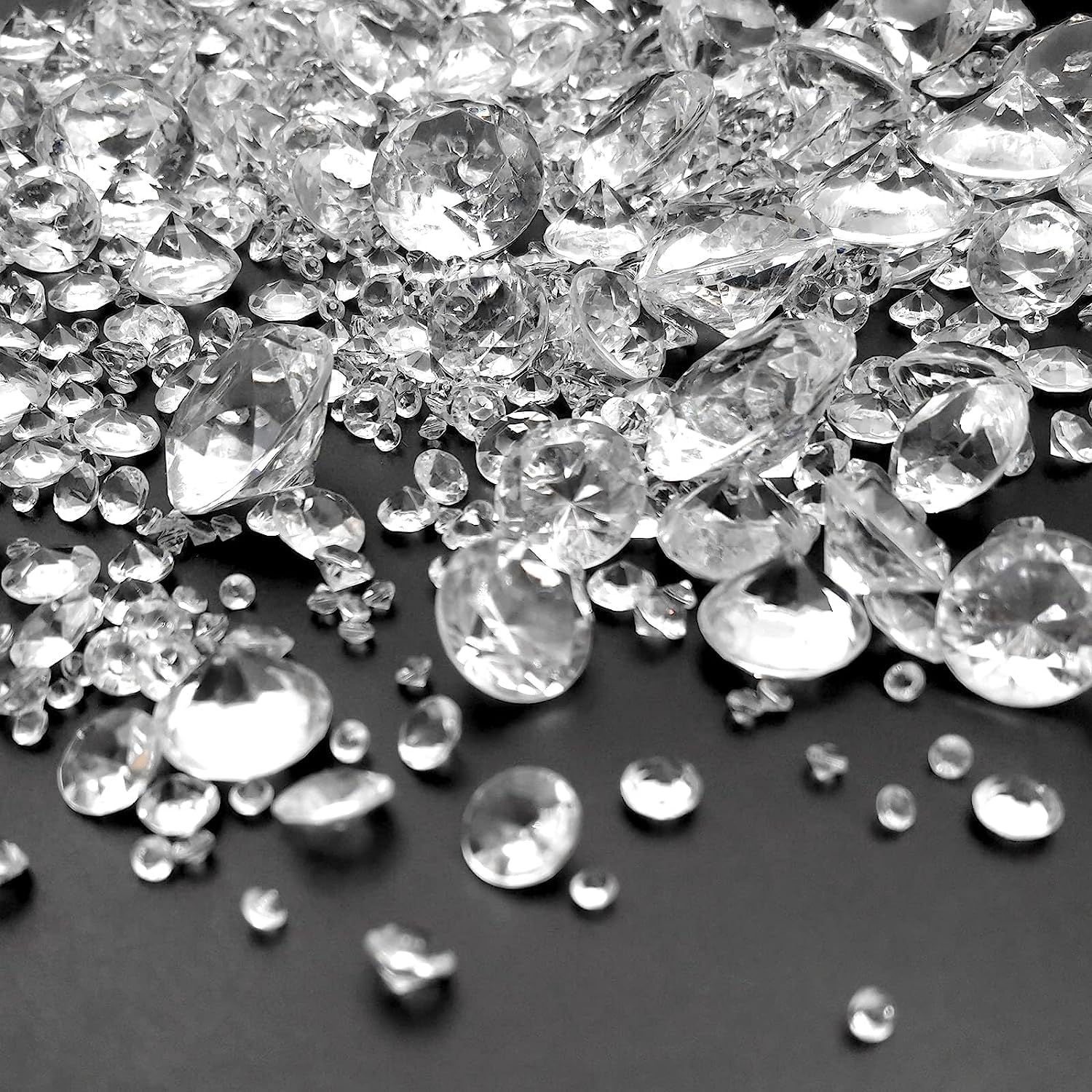 Vase Fillers - XHKDSYMC 1000 pcs Acrylic Diamond Gems, Clear Acrylic Diamonds Decorations Faux Diamonds Table Scattering Gemstones Vase Filler for Party, Event, Wedding, Birthday (Clear,30mm, 20mm, 12mm, 8mm, 4mm)