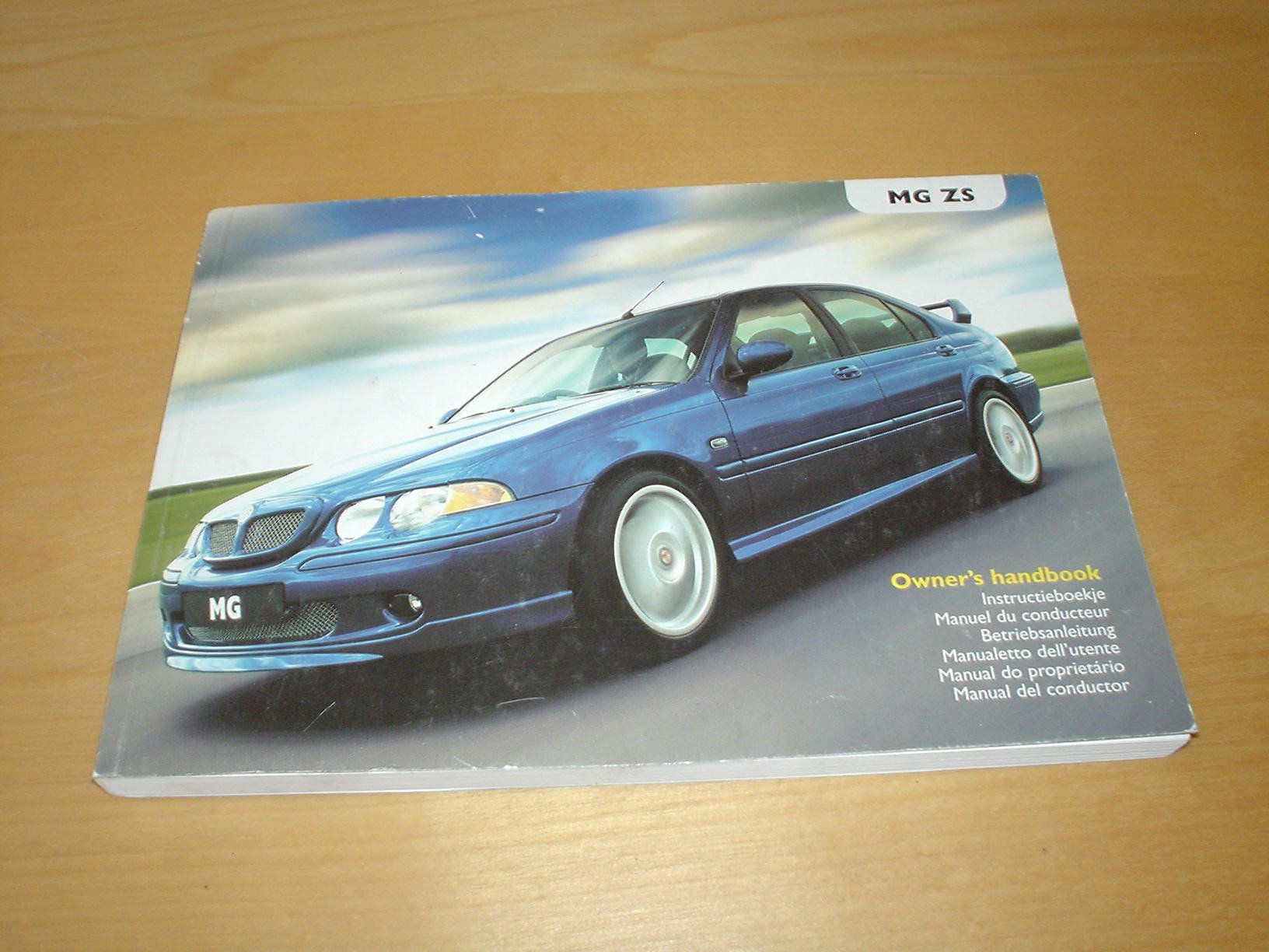 ROVER / MG MGZS MG-ZS OWNERS HANDBOOK c/w WALLET (2001 - 2005) - 1.4 L,  1.6, 1.8, 2.0, 2.5 PETROL ENGINES 2.0 LITRE DIESEL ENGINES - OWNER'S HAND  BOOK ...