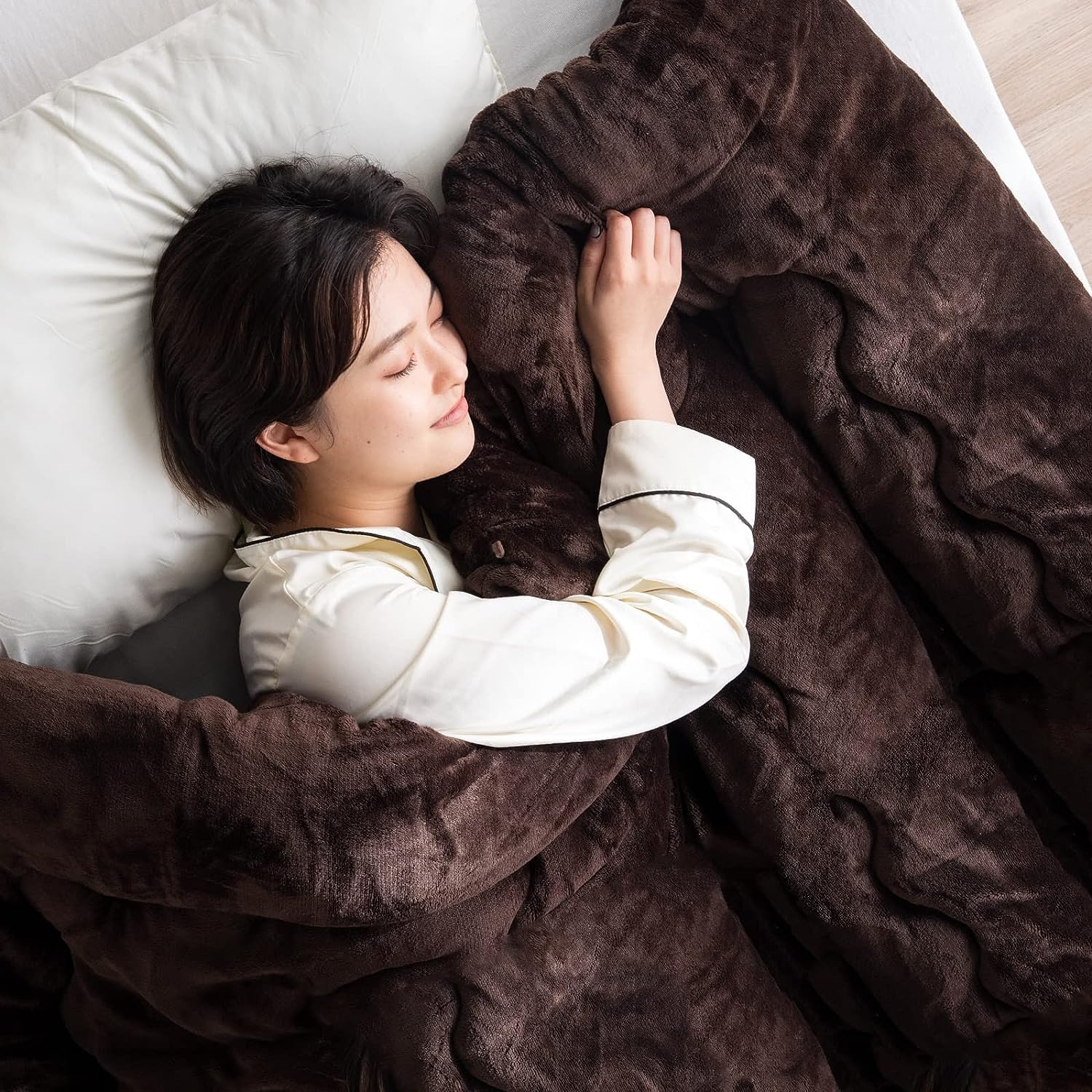 タンスのゲン【蓄熱×保温 当店だけの暖か仕様！】掛け布団 シングル シンサレート 全面使用 洗える 軽量 ふんわり フランネル 収納ケース付き 抗菌 防臭 冬 61140240(71636)商品画像