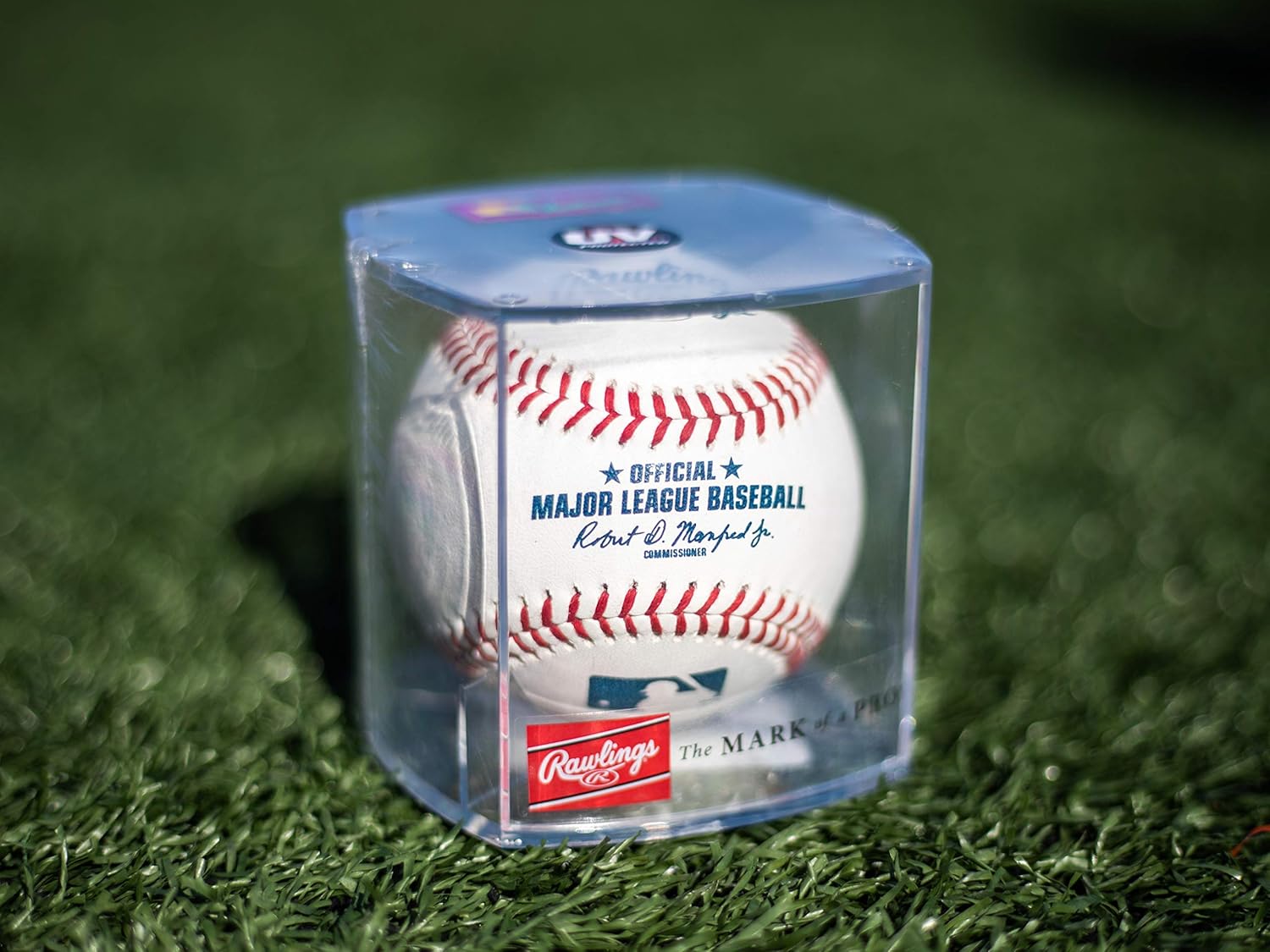Rawlings Official 2021 Baseball of Major League Baseball (MLB), with Display Case (ROMLB-R), White/Red/Navy: Sports & Outdoors