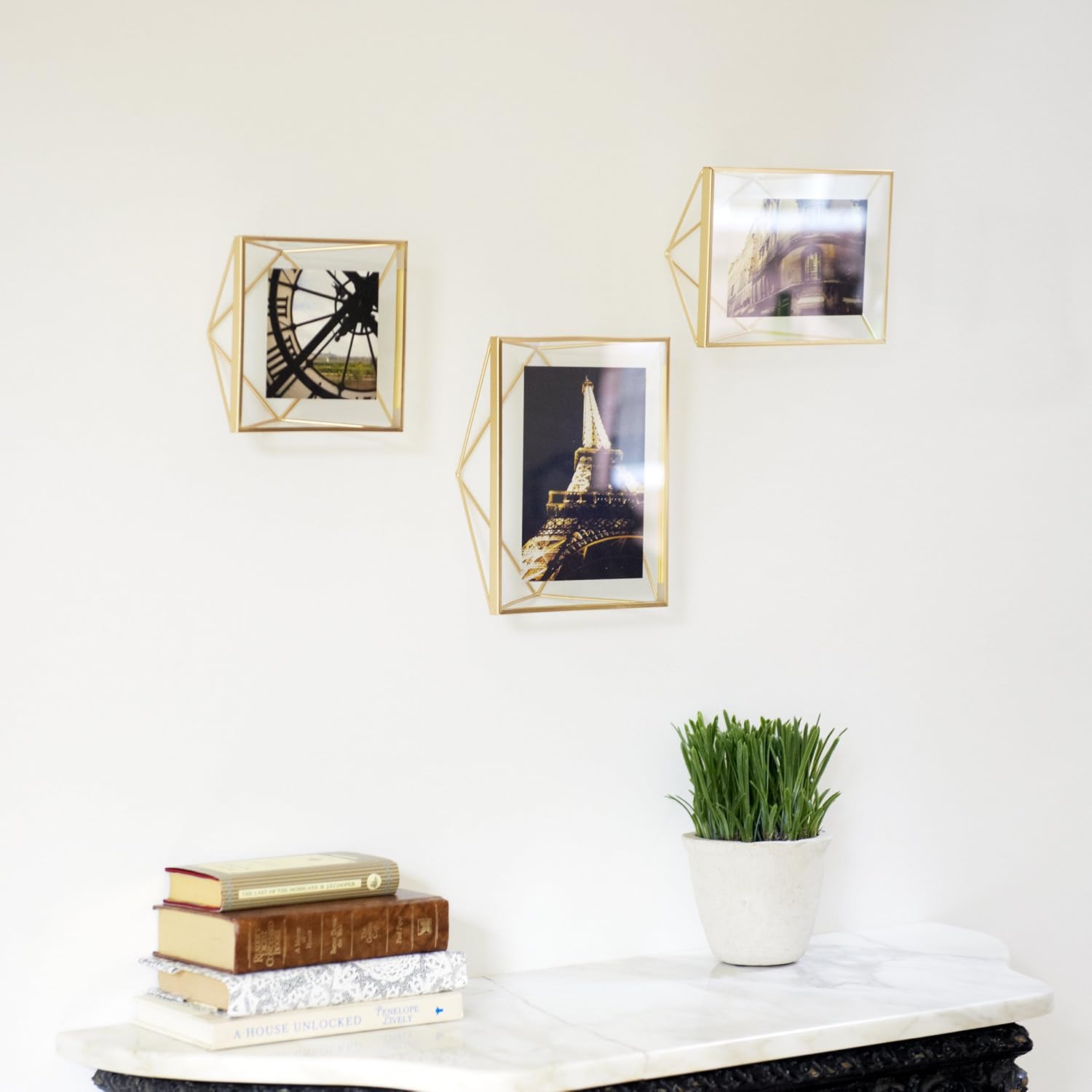 Umbra Prisma 4x6 Picture Frame, Metal Floating Wall or Desk Photo Display for Pictures Art, Illustrations, and More, Brass - Image 4