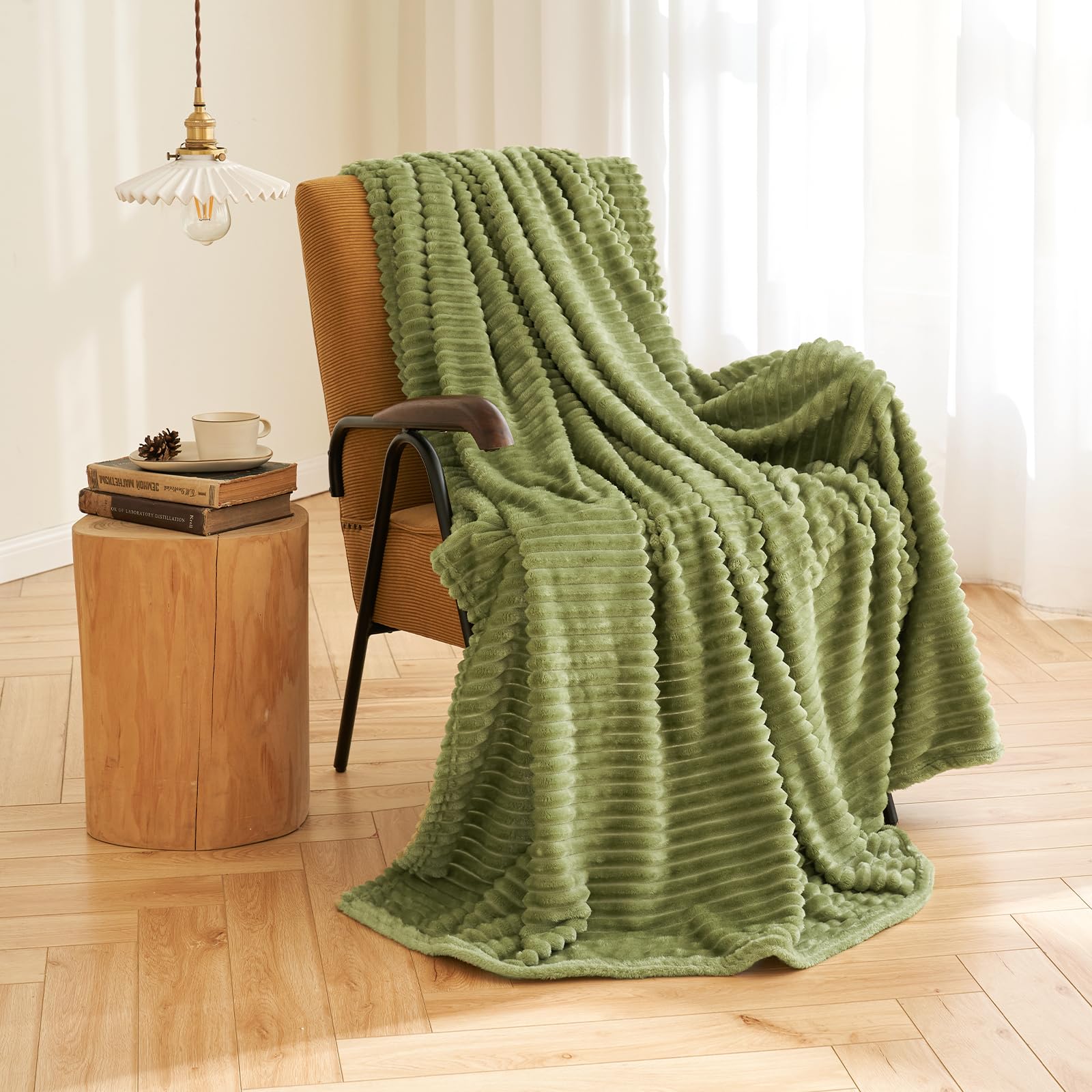 MIULEE Flannel Fleece Throw Blankets Soft Warm Comfortable Throws for Sofa Corduroy Fluffy Blanket Bed Throw for Bedroom Couch Travel Kids Bedroom Accessories 50x60Inch Green