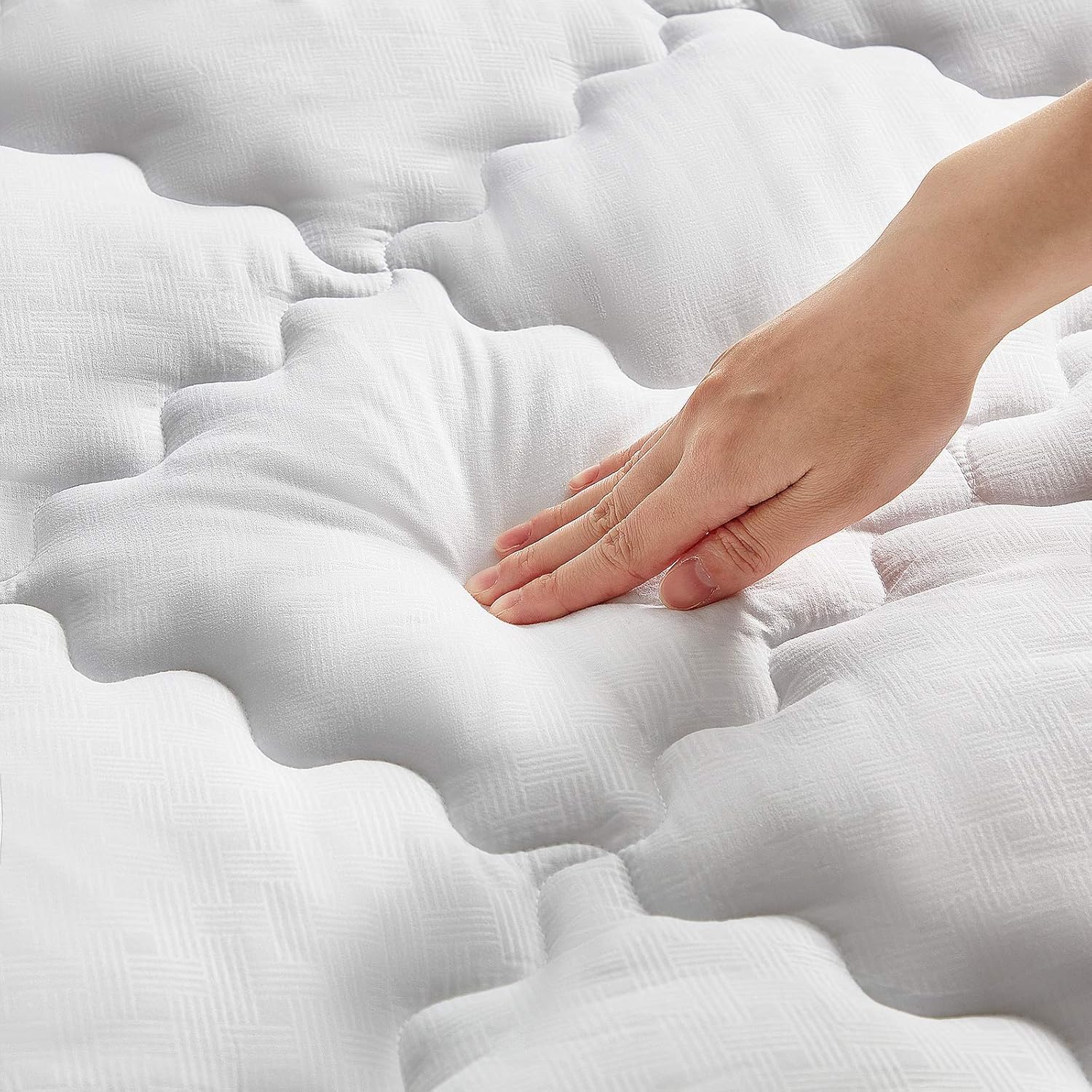 LANDERLY Queen Mattress Pad Cover with Stretches up to 8