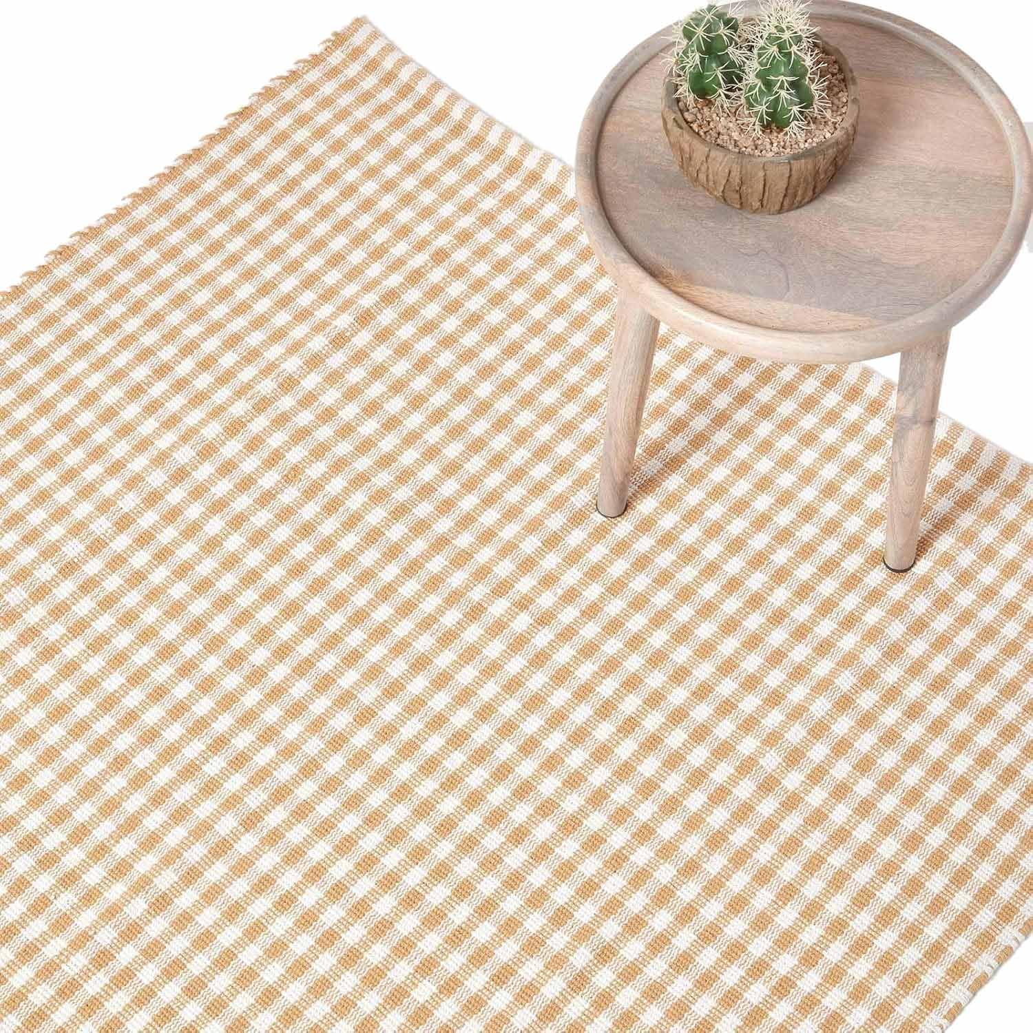 HOMESCAPES 100% Cotton Checkered Gingham Rug Handwoven Beige White 70 x 120 cm Check Large Rug for Living Room Bedroom and Hallway