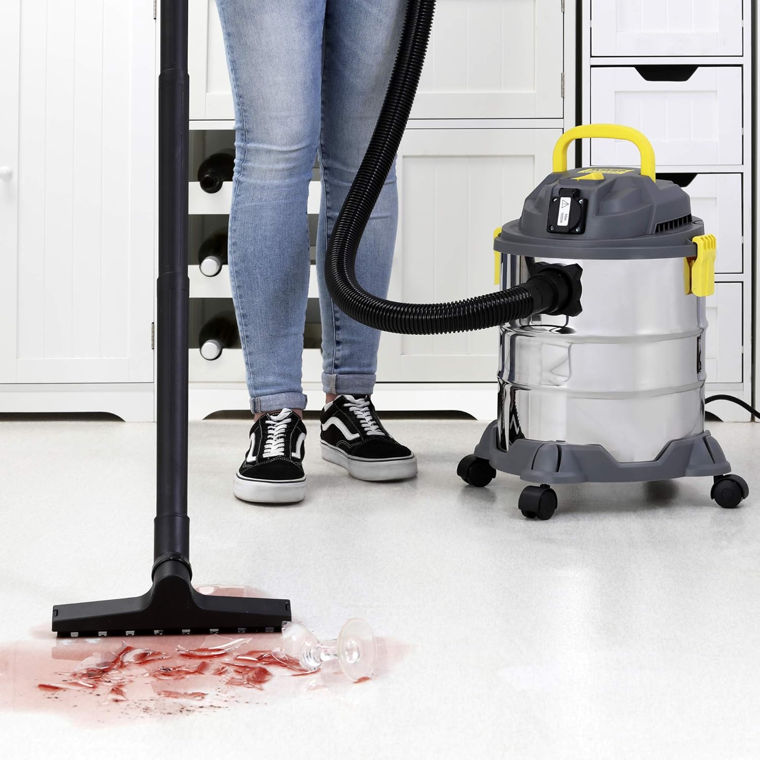 Super Saturday Work Expert Bagless Wet And Dry Vacuum Cleaner With 240V