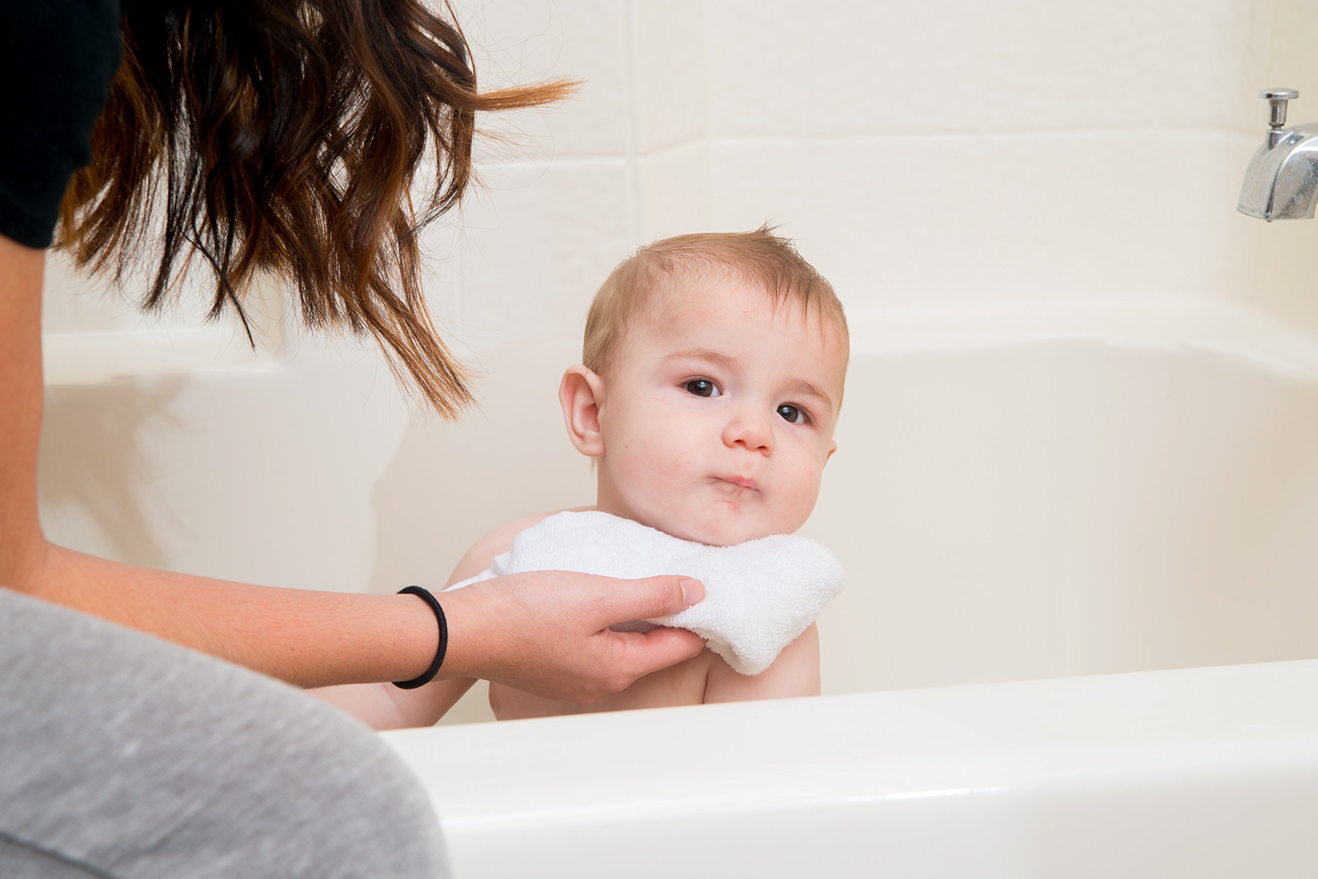 Lapio Baby Towels, 10 ULTRA SOFT Baby Bath Washcloths, 100% Organic Bamboo, Highly Absorbent Premium Quality Towels – Perfect for Newborns with Delicate, Sensitive Skin (10 Pack, 10x10 inches, White)