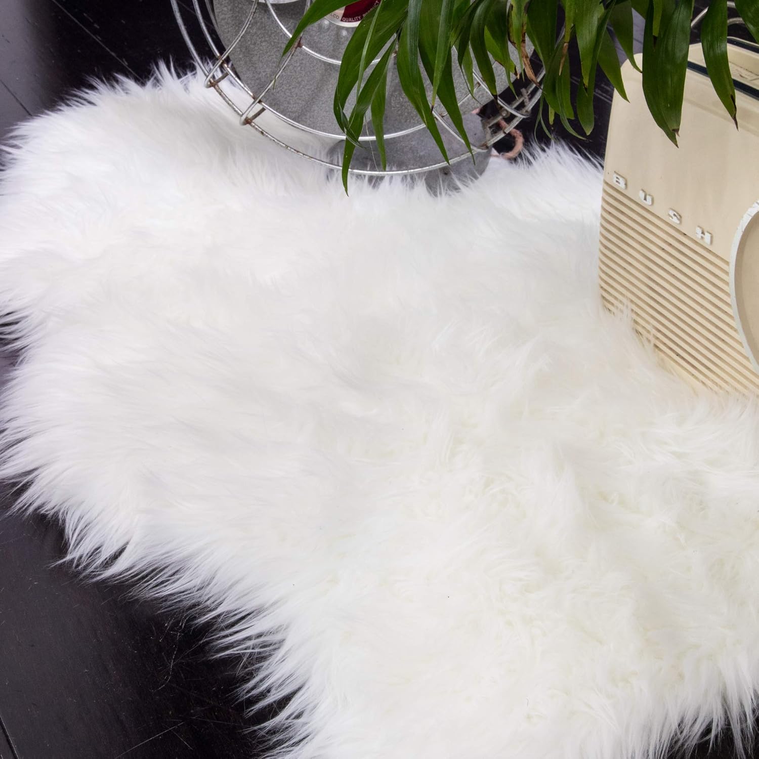 Amazon Com Nest Nook White Faux Fur Rug Throw Blanket Faux Fur Sheepskin Off White Furry Soft Throw With Non Slip Suede Like Backing Animal Cruelty Free Area Carpet Or Cover For Stool Chair Bed