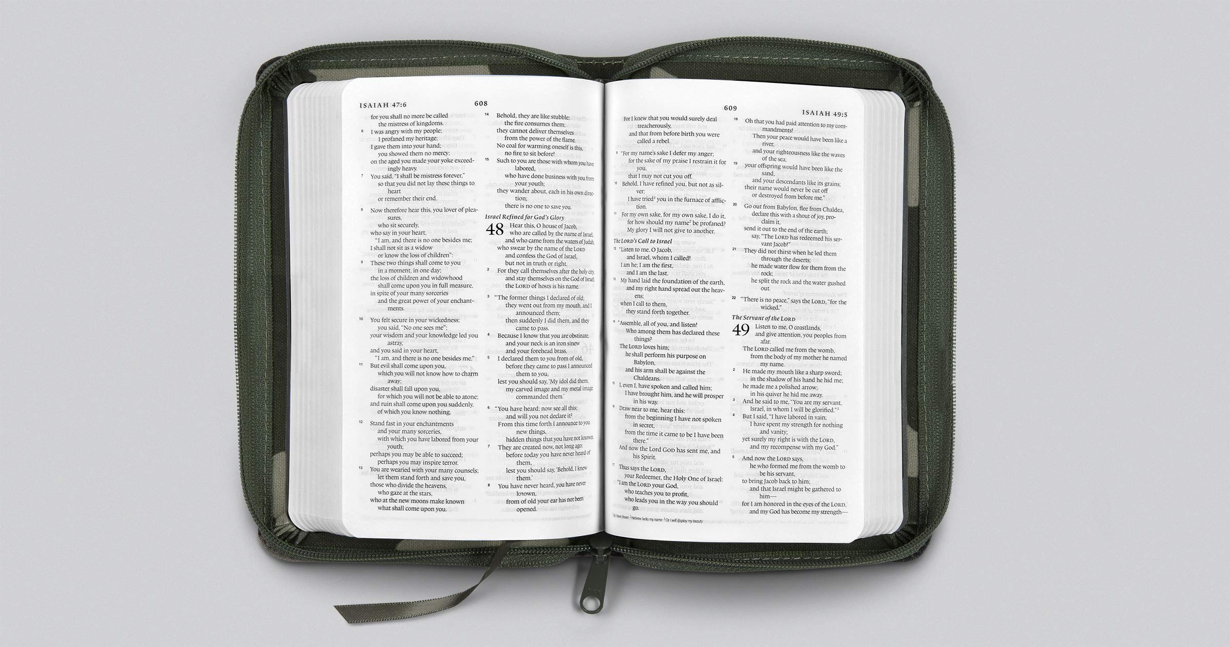 ESV Compact Bible (Canvas with Zipper, Camo Design): Holy Bible, English Standard Version ESV Compact Bible (Canvas with Zipper, Camo Design): Holy Bible, English Standard Version Paperback
