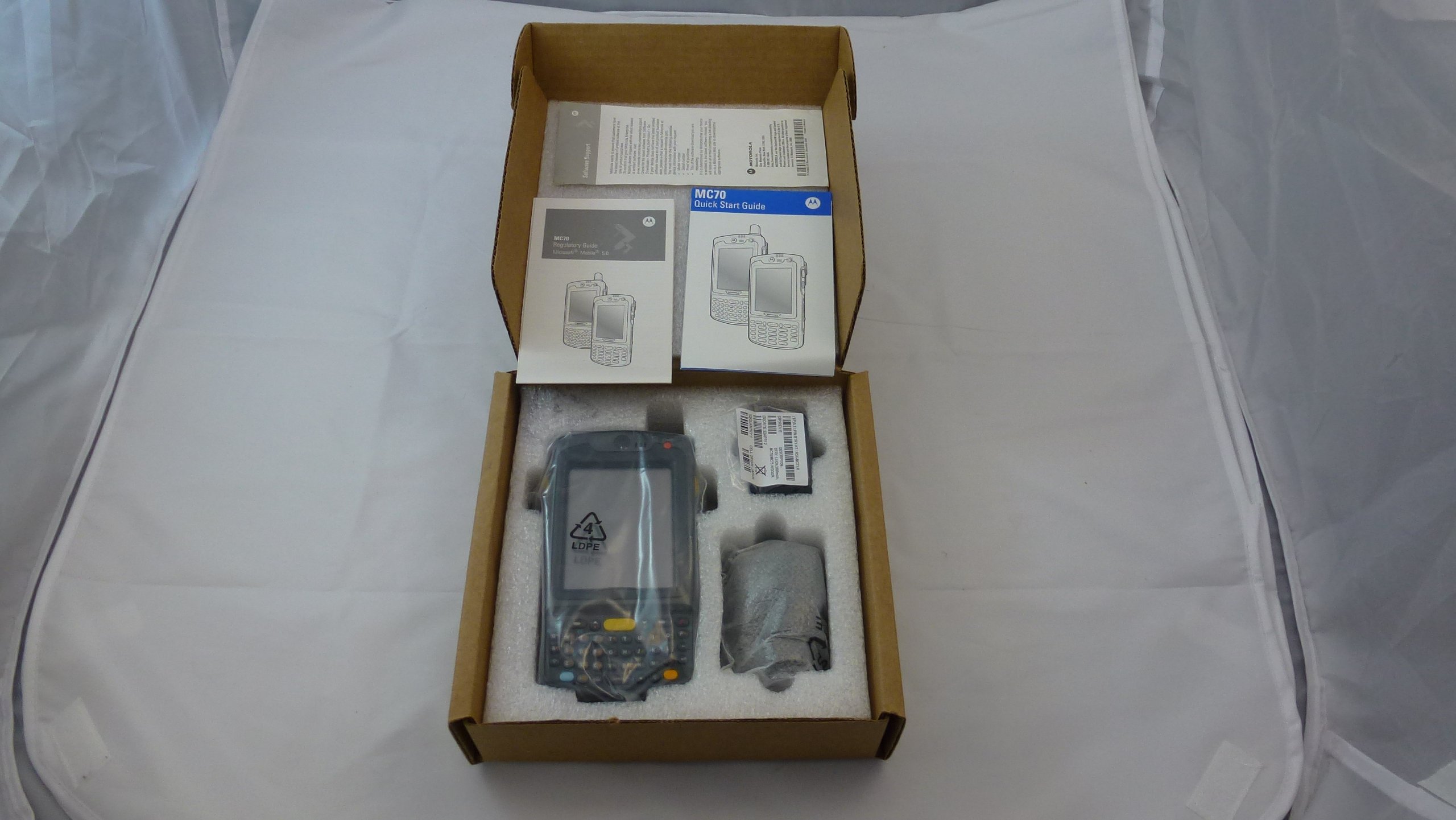 Motorola MC7090 Handheld - Windows Mobile 5.0 / 802.11b/g Wifi / 1D/2D Hybrid Crosshair Scanner / Qwerty Keypad / Extended Capacity Battery & Door / Color-Touch / MC7090-PK0DCQFA6GR