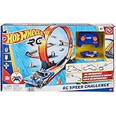Hot Wheels Toy Car RC Track Set with 1:64 Scale Remote-Control Vehicle & 30+ Pieces of Race Track to Create Multiple Configur