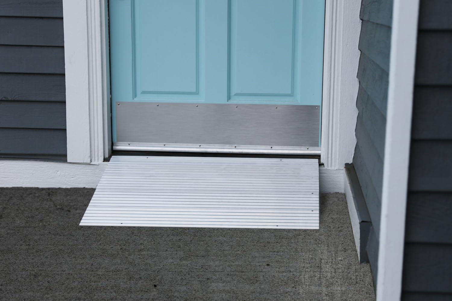 EZ-ACCESS TRANSITIONS Modular Aluminum Entry Ramp, 4" Rise: Industrial & Scientific