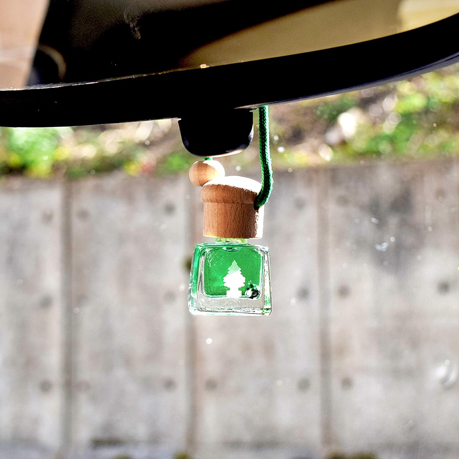 Little Trees Air Freshener Bottle LTB001 Apple Fragrance For Car Home Boat Caravan - Single Pack - Image 5
