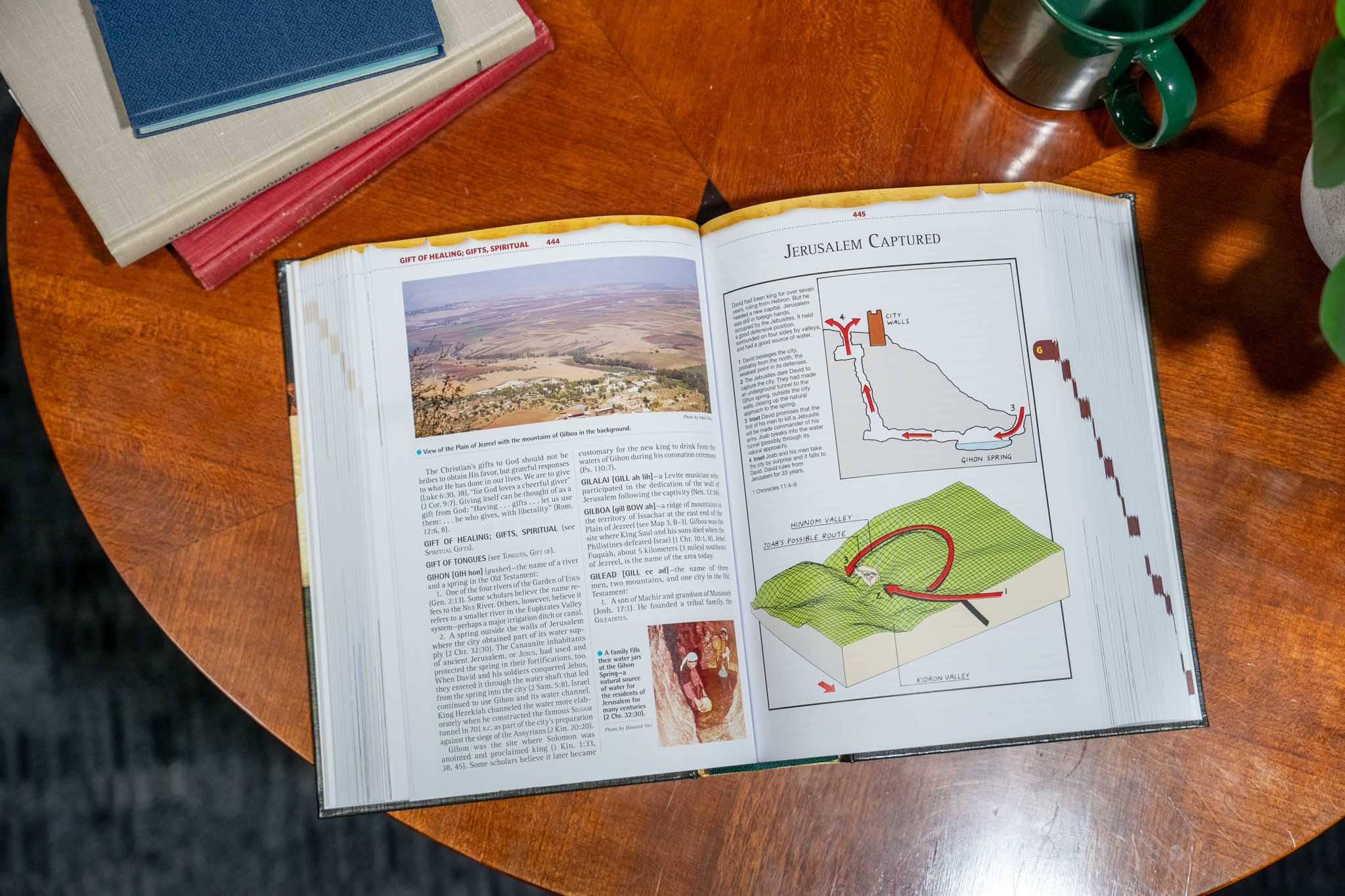 Nelson's Illustrated Bible Dictionary: New and Enhanced Edition