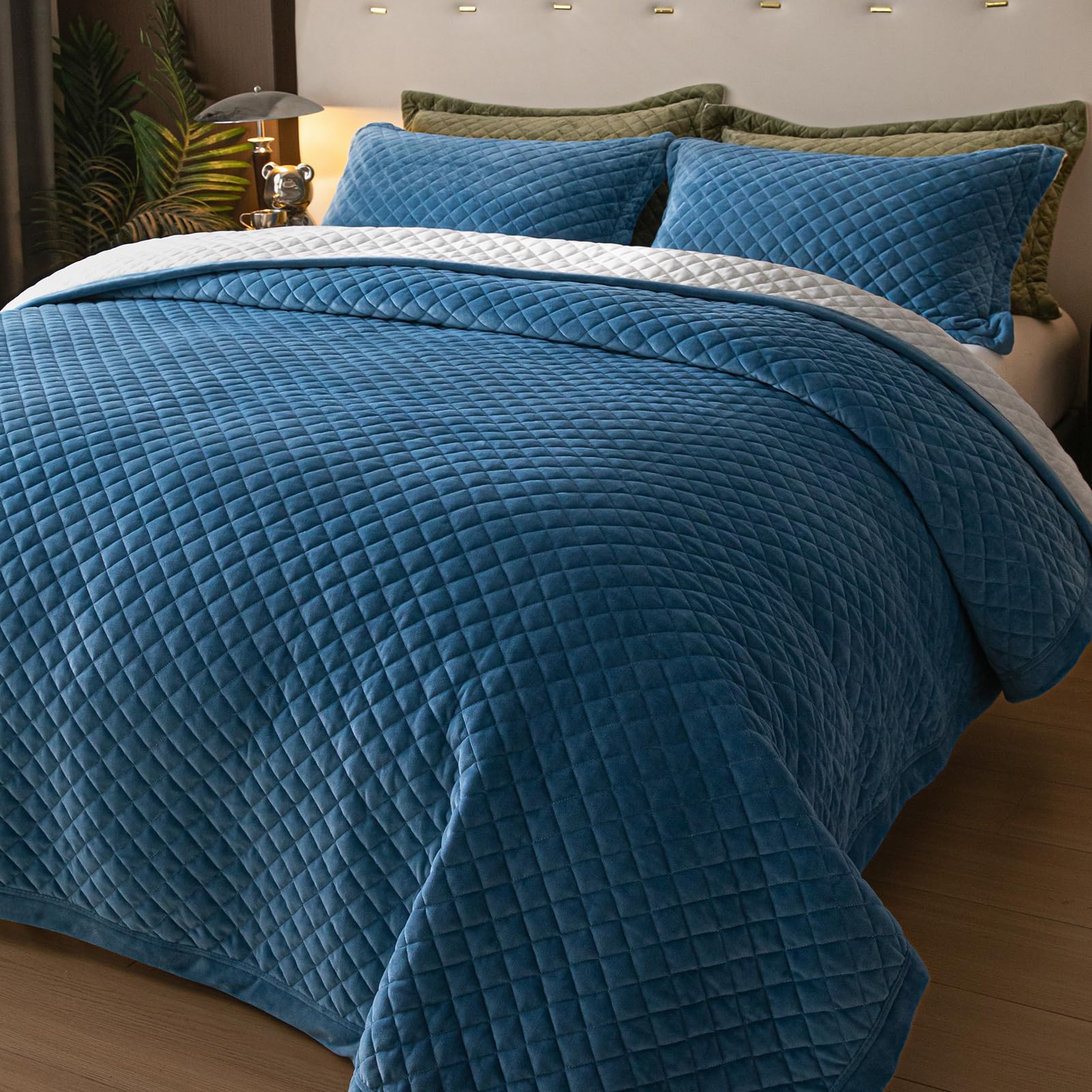 Photo 1 of tohrisa Queen Size Velvet 3-Piece Quilt Set - Ultra Soft Bedding with 2 Pillow Shams, Lightweight Reversible Coverlet Bedspread with Plaid Quilting for All Seasons, Royal Blue/White 90x96 Inches