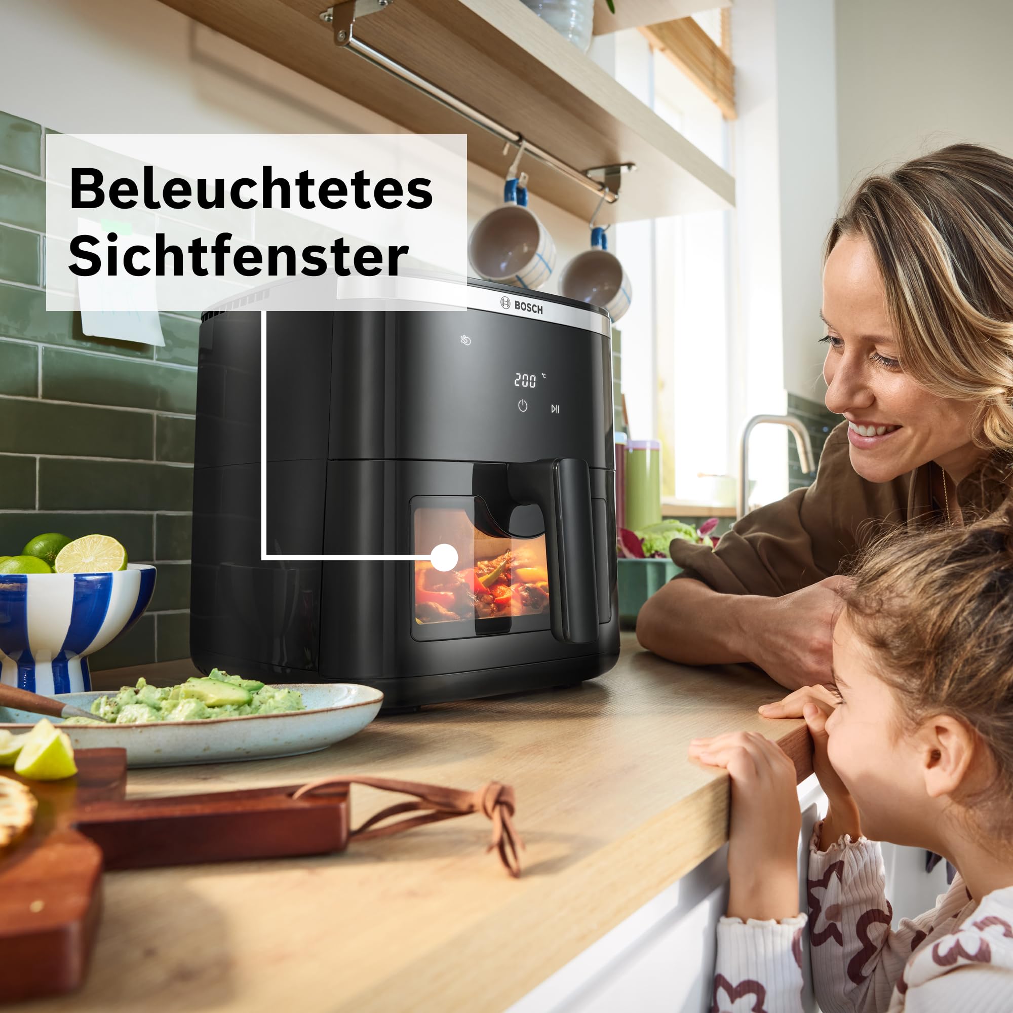 Bosch Heißluftfritteuse Serie 6, XXL 7,2 L Fassungsvermögen, 7 voreingestellte Programme, beleuchtetes Sichtfenster, bis zu 65% schnelleres Kochen, AirFryer in Schwarz, MAF671B0 5
