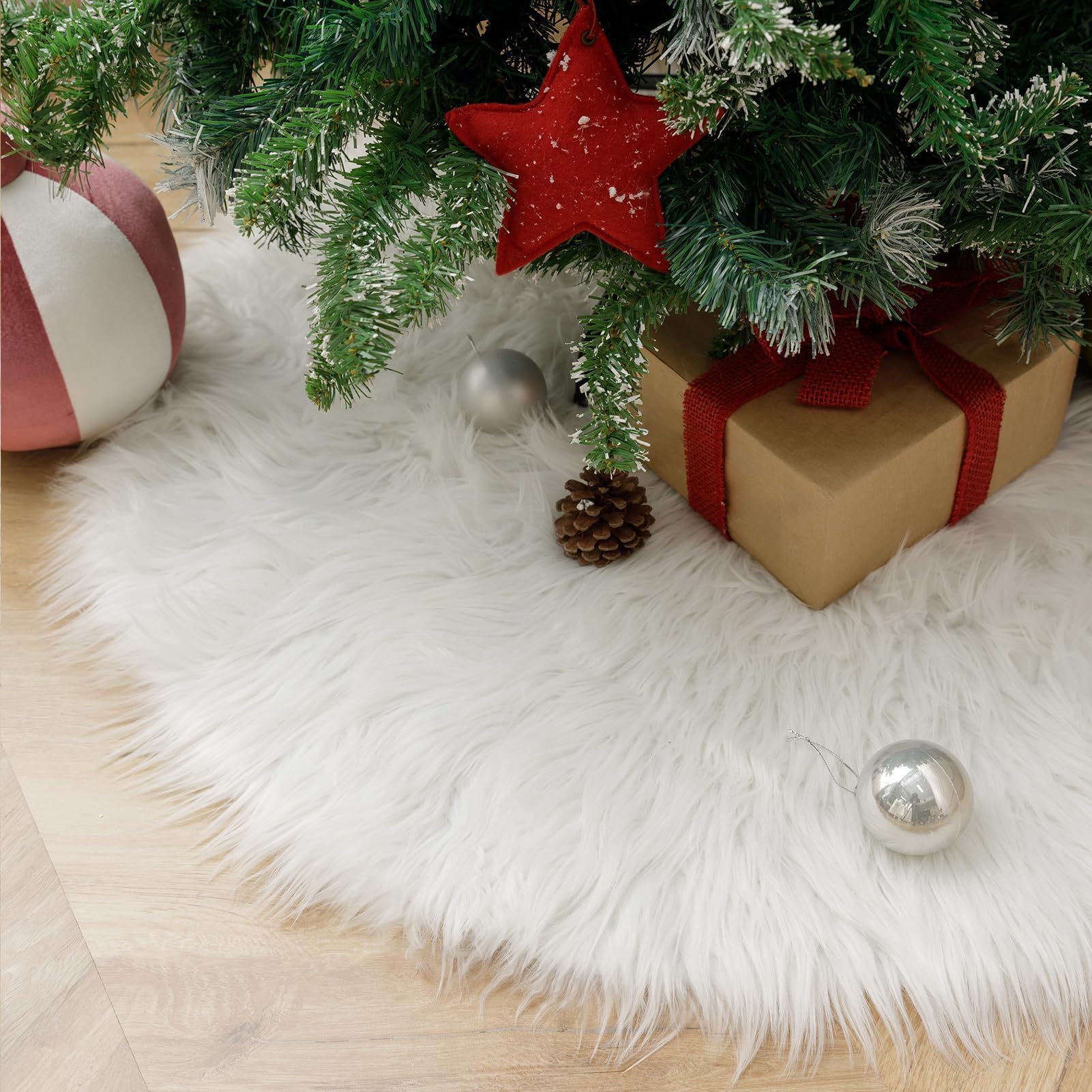 White Christmas Tree Skirt, Xmas Tree Skirt Decorations, 36Inch Faux Fur Ultra Soft Fuzzy Rug, White Christmas Decor Throw Rugs