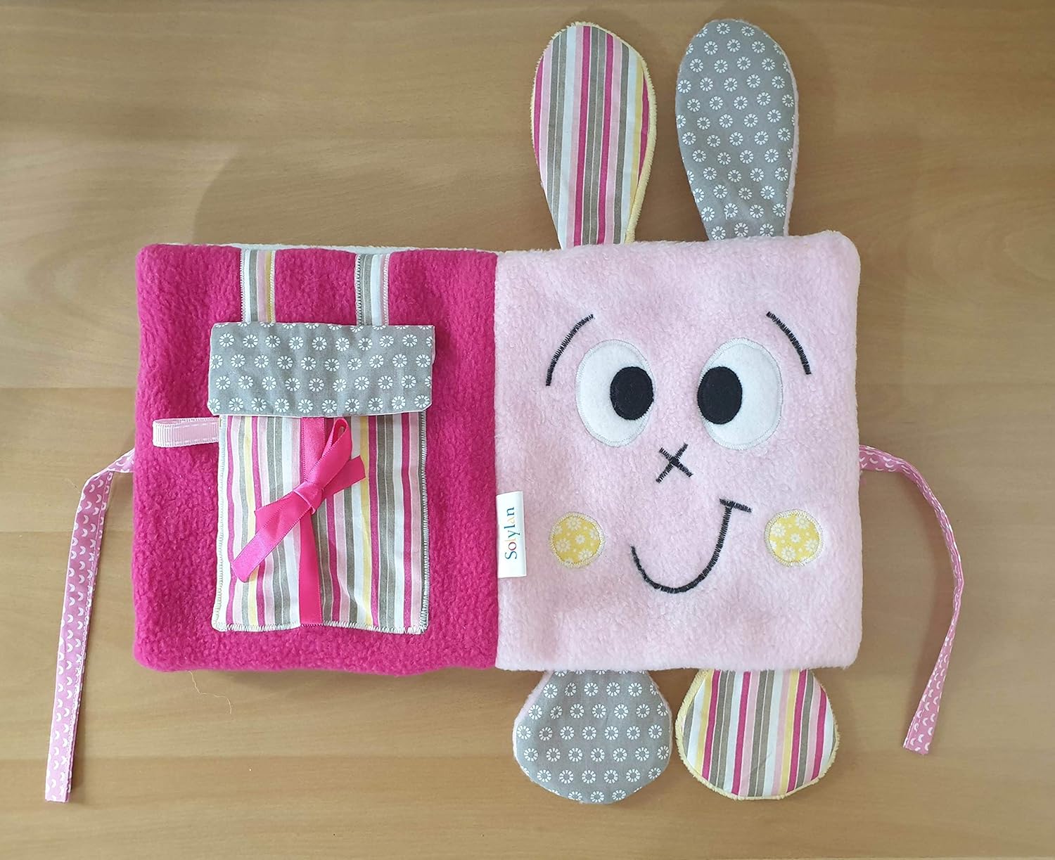 Livre D Eveil En Tissu Pour Bebe Livre D Activites Bebe Fait Main Solylan Amazon Fr Handmade