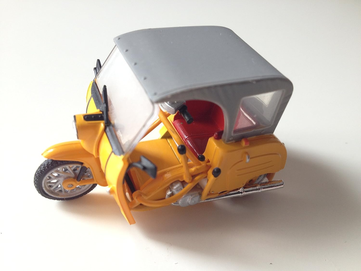 Générique 1:43 Russian Car : Simson Duo 1:43 IXO Legendary Car RU115