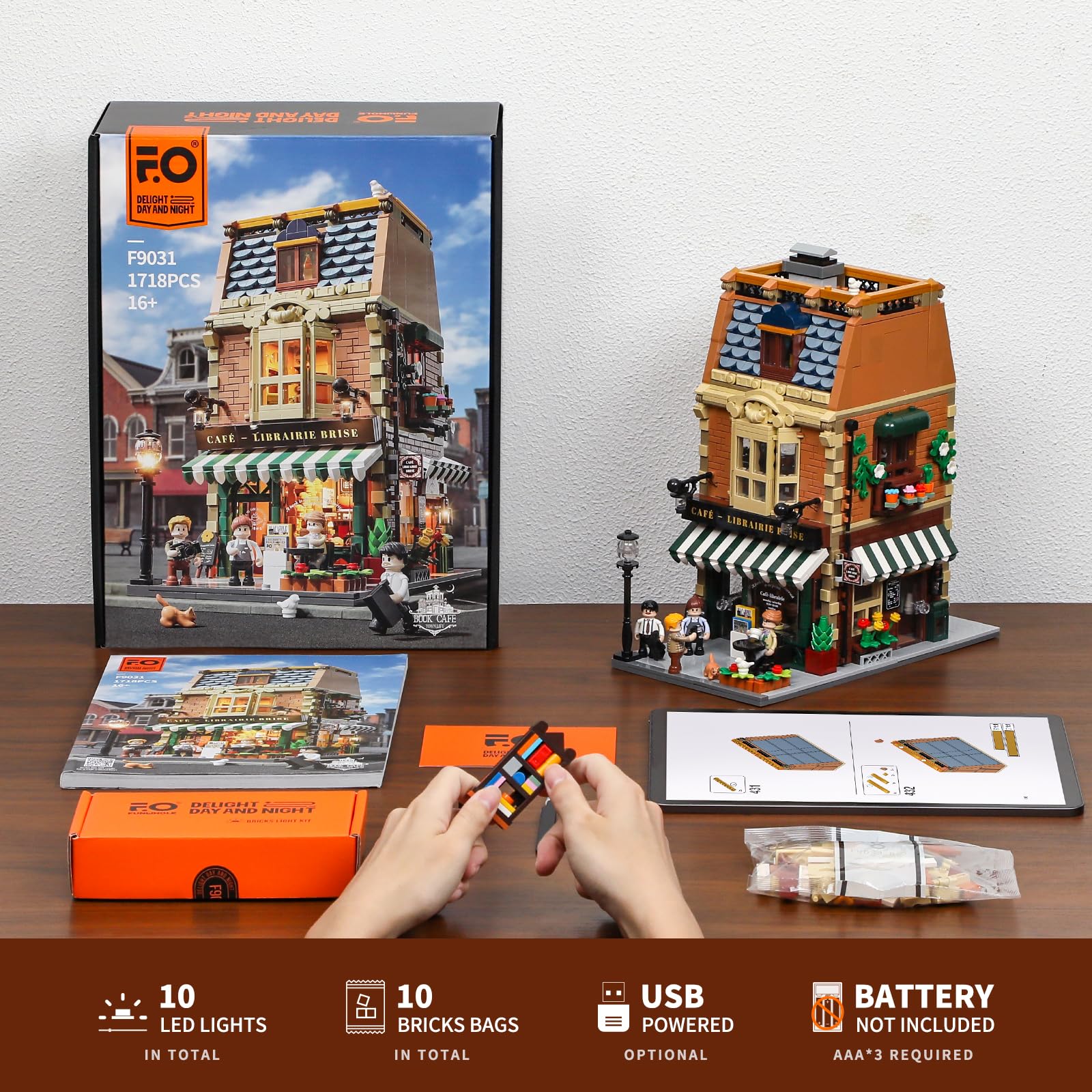 Funwhole Buchcafé Beleuchtetes Baukasten Set - Stadtkaffeehaus LED Licht Modularer BAU Modellsets 1718 Stücke für Erwachsene und Jugendliche 6