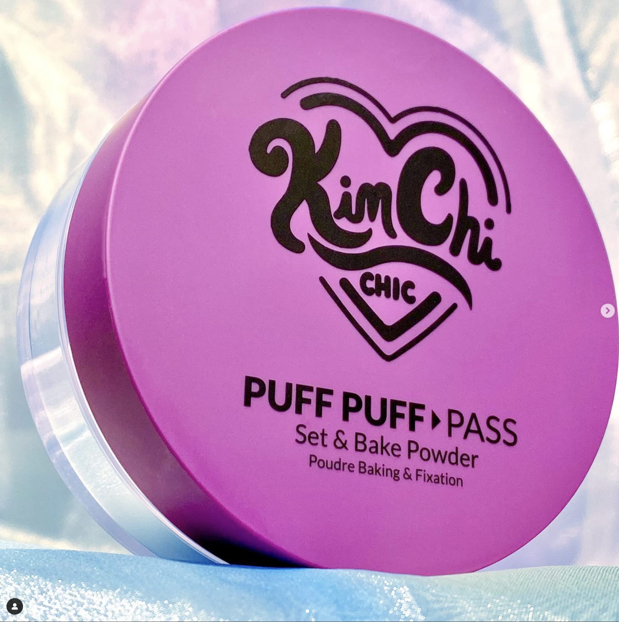 Kimchi Chic Beauty That WhitePowder Set and Bake Mattifying Setting Powder for Makeup, Extra Fluffy Loose Face Powder Poof, Soft Natural Face Makeup Helps Minimize the Appearance of Fine Lines, White