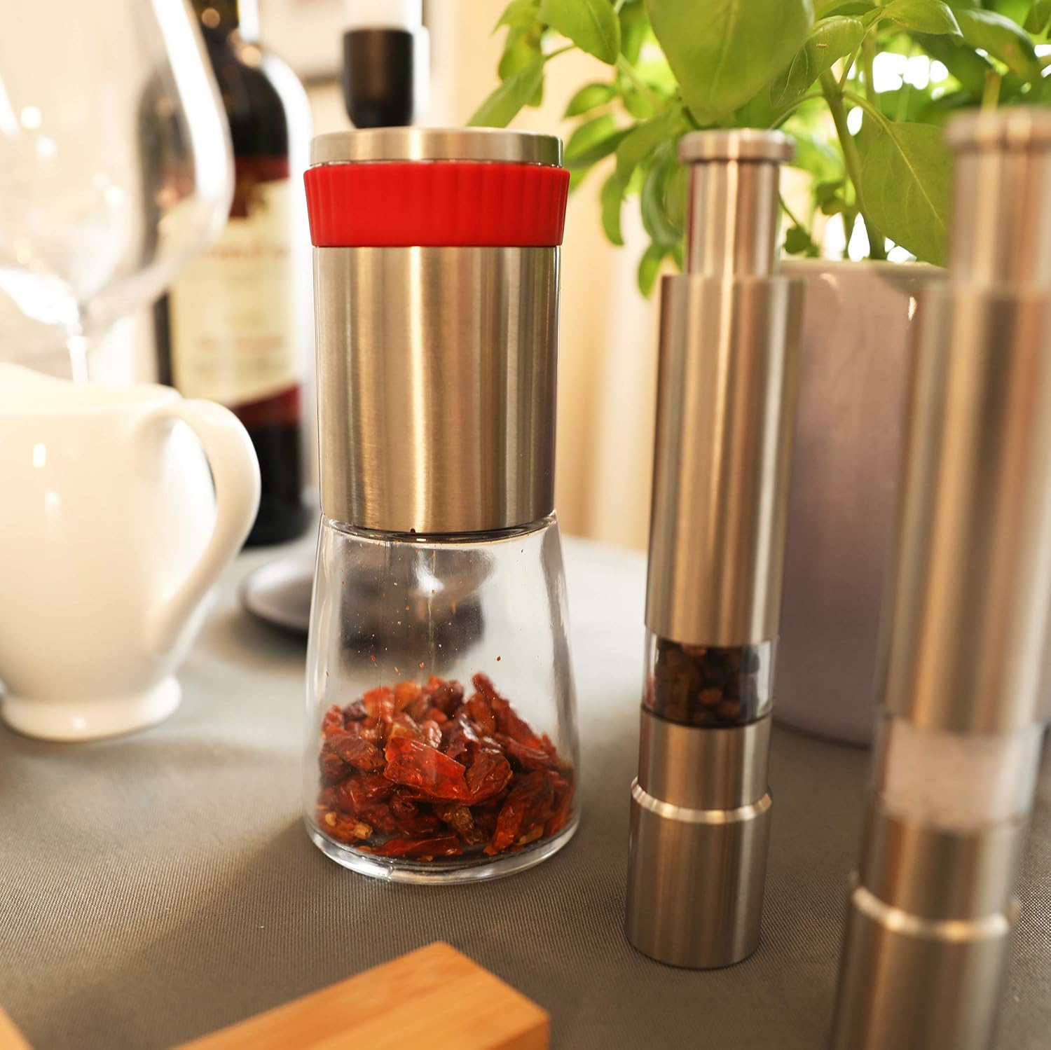 Relaxdays Chili Mill, Stainless Spice Shaker with Herb Grinder, 16 cm Tall, Red-Silver, 16 x 6.5 x 6.5 cm - Image 4