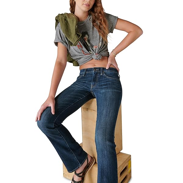 LUCKY BRAND WOMEN’S MID RISE SWEET BOOTCUT JEAN, DARK MATTER WASH, 25W X 30L
