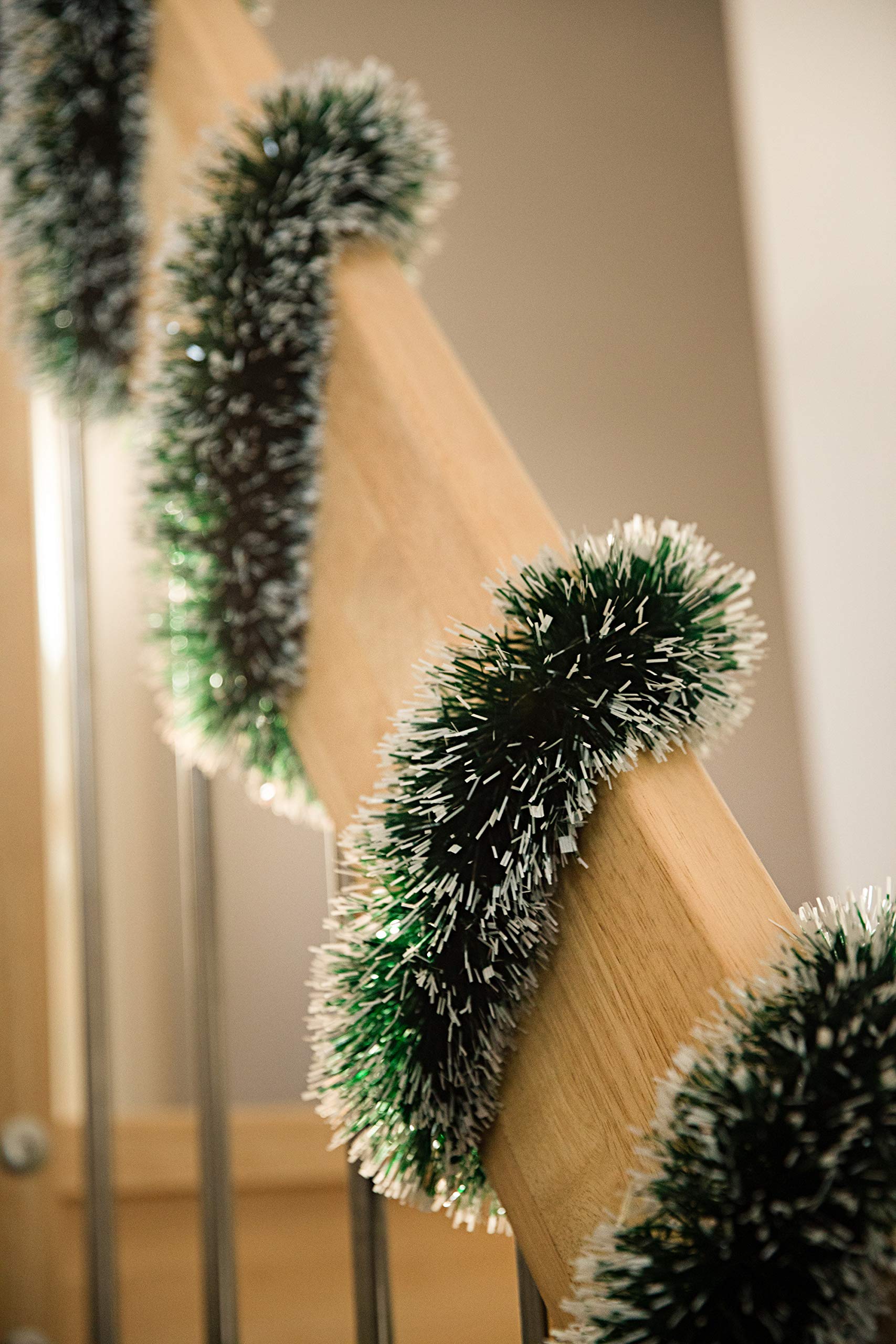 Brauns-Heitmann 84108 Garland for Decoration 300 cm Matt Green with White Tips