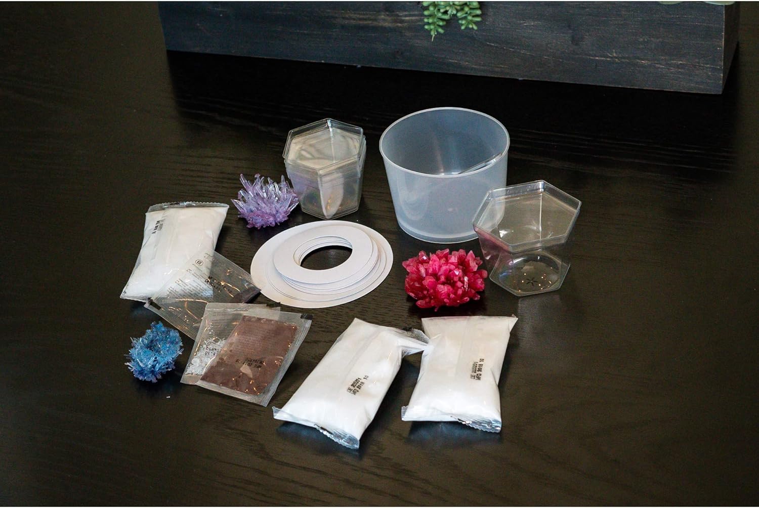 4M 5557 Crystal Growing Science Experimental Kit - 7 Crystal Science Experiments with Display Cases - Easy DIY STEM Toy Lab Experiment Specimens, Educational Gift for Kids, Teens, Boys & Girls: Toys & Games