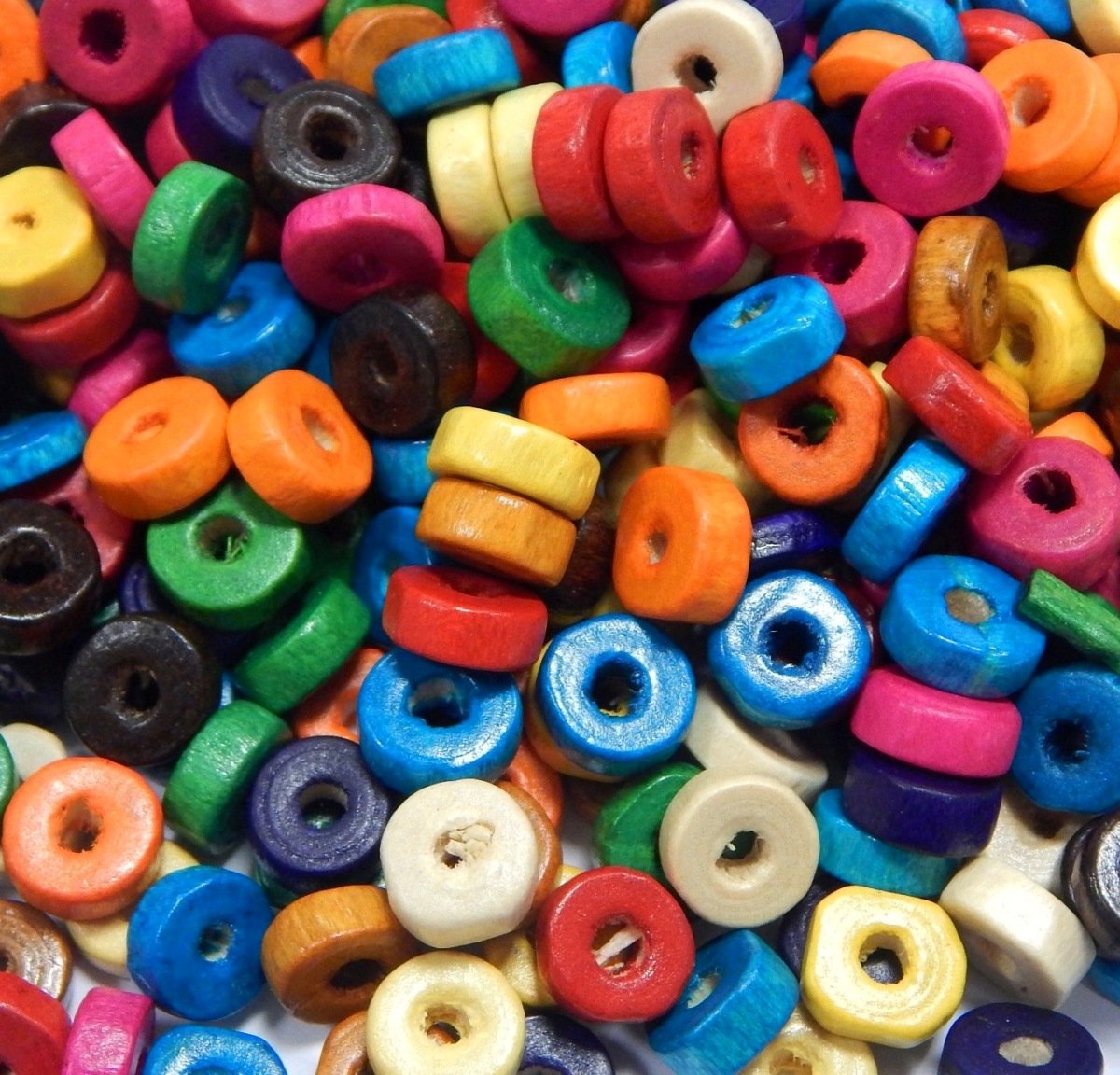 250 x Wooden Beads 8 mm Ring with Hole Colourful Donut Wood Beads for Threading Bead Mix for DIY Jewellery Making Wood Beads H55