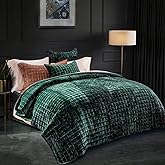 RECYCO Luxury Velvet Quilt Set Full Queen Size Bedding Sets, Ultra Soft Velvet Comforter Set, Lightweight Channel Box Stitch Oversized Bedspread Coverlet for All Season, with 2 Shams, Emerald Green
