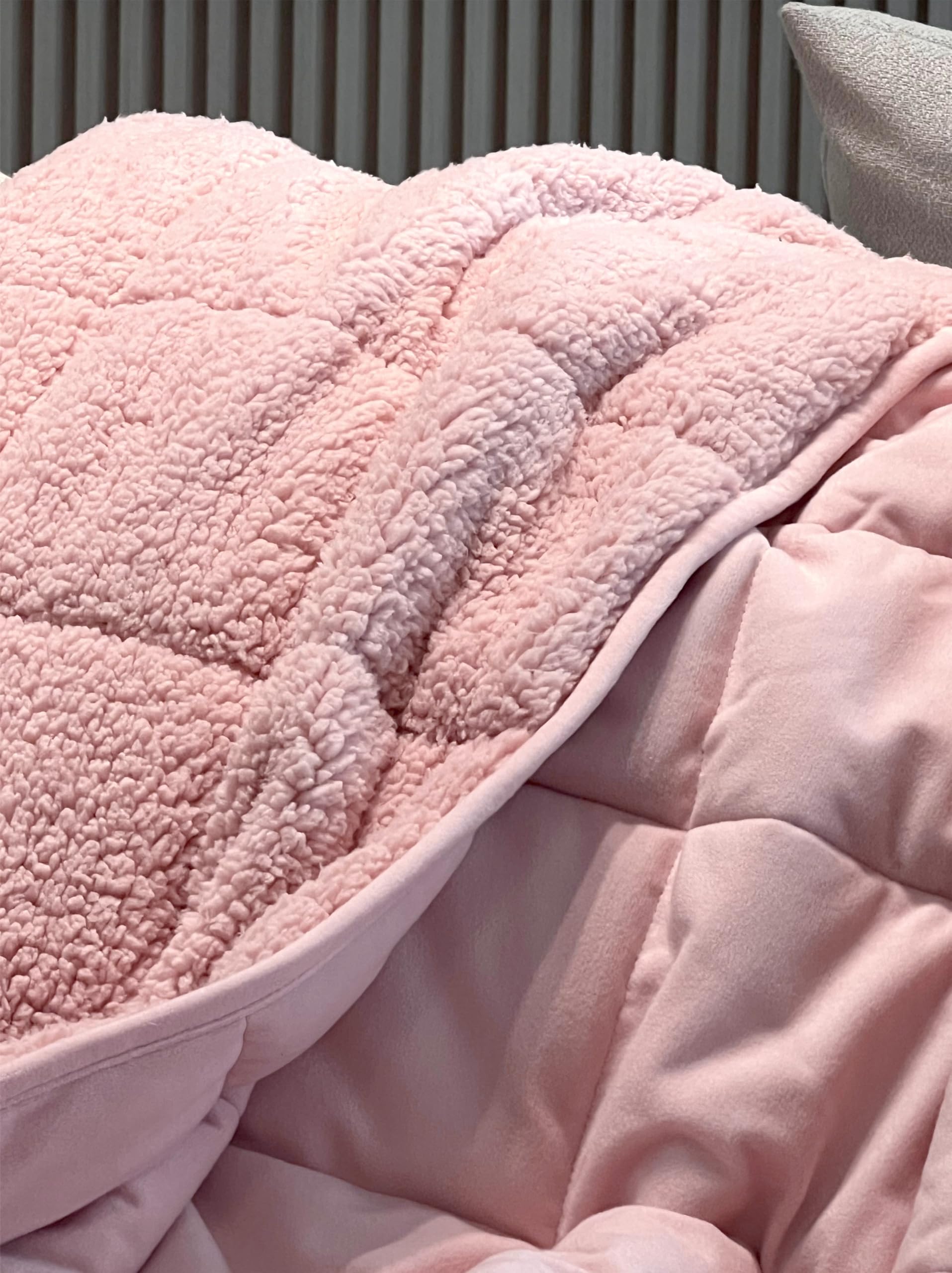 Photo 1 of **USED**MOTESQQZZ Sherpa Weighted Blanket for All Season,Both Sides Pink 5Lbs, 36 x 48 inches, Reversible Velvet Soft Plush Weighted Blanket for Adult Better Sleep