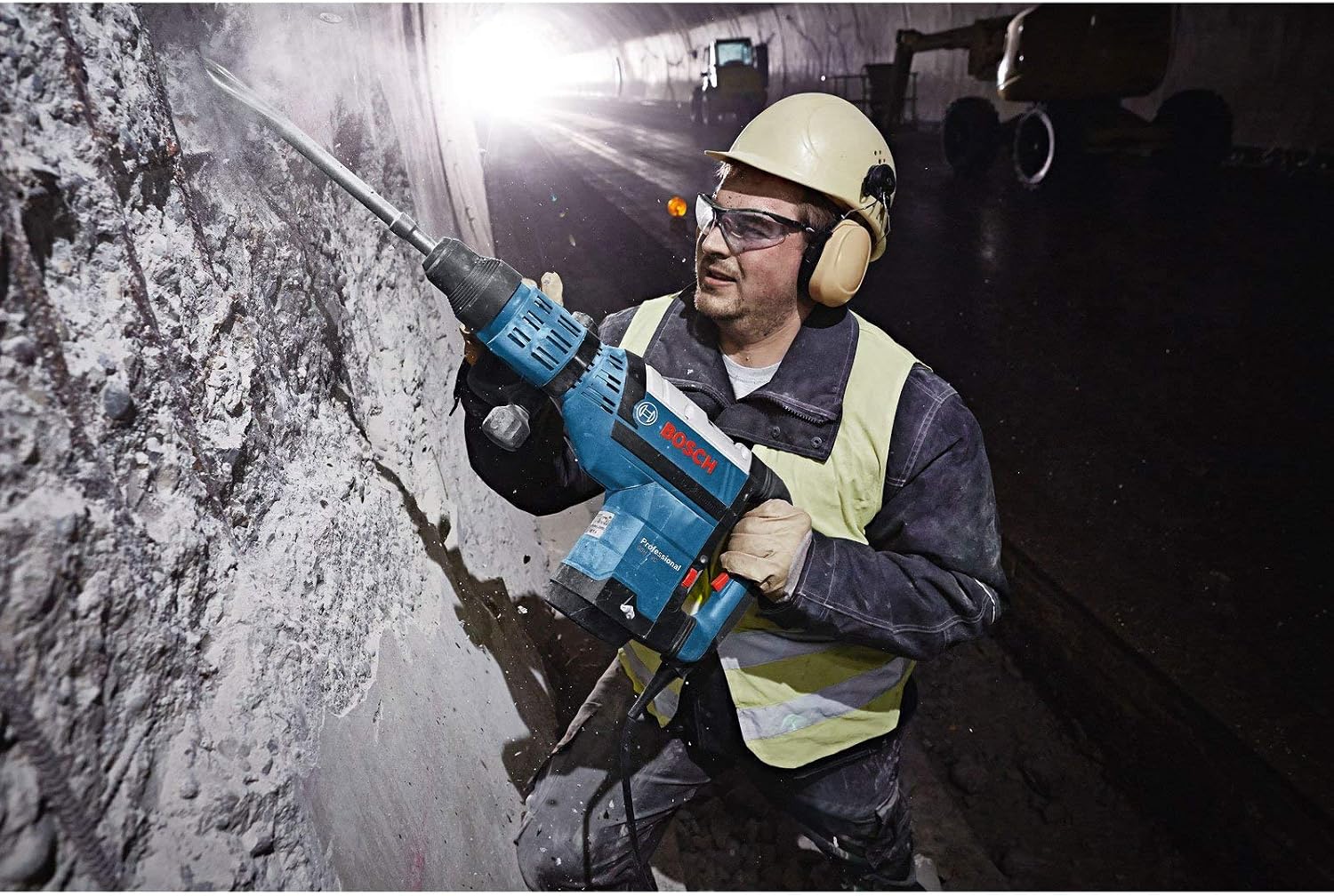 Bosch Professional GSH 7 VC Corded 240 V Demolition Hammer Drill with SDS Max, Blue - Image 3