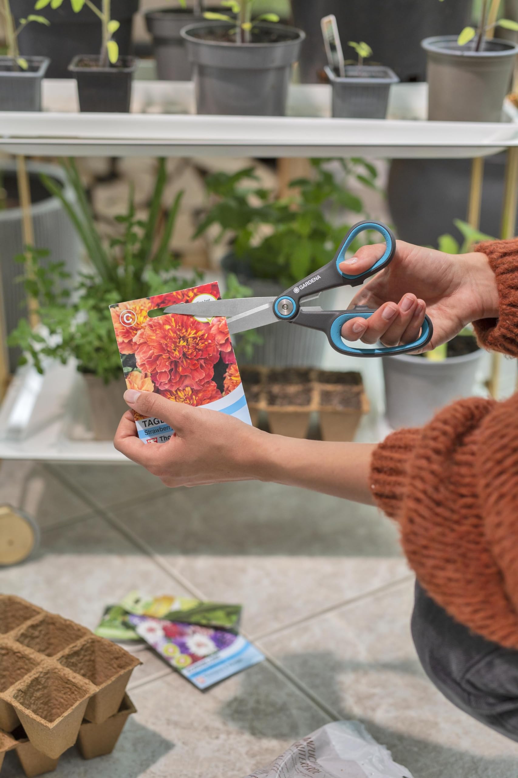 Gardena MultiCut: Komfortable Allzweckschere für Haushalt und Garten, hochwertige Klingen aus rostfreiem Edelstahl, Griffe aus recyceltem Plastik, für Links- und Rechtshänder geeignet (12215-20) 5