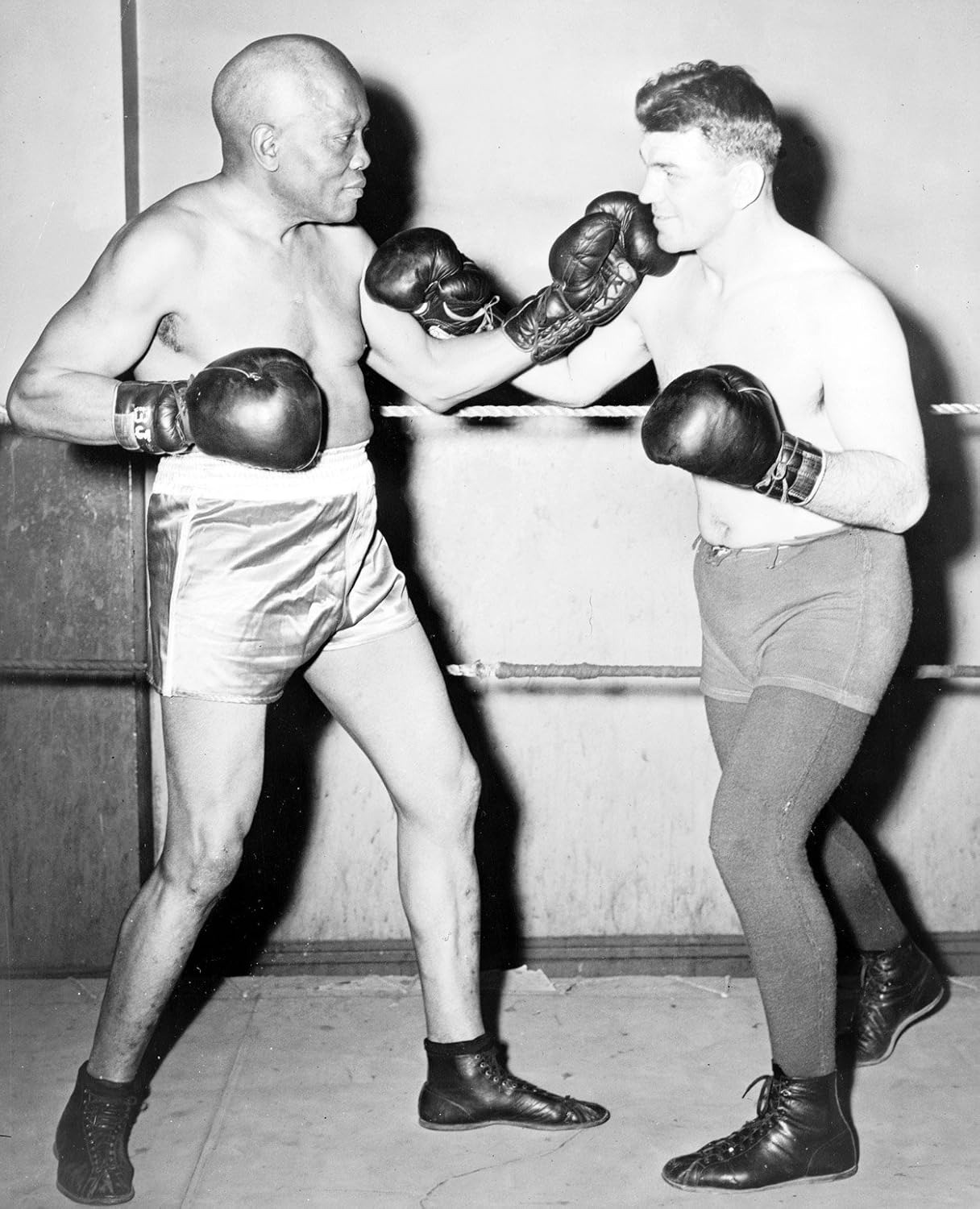 Amazon Co Jp 1945年のジャック ジョンソンの古い写真ボクシングポーズwith Steve Dudos 44 Inches X 55 Inches ホーム キッチン