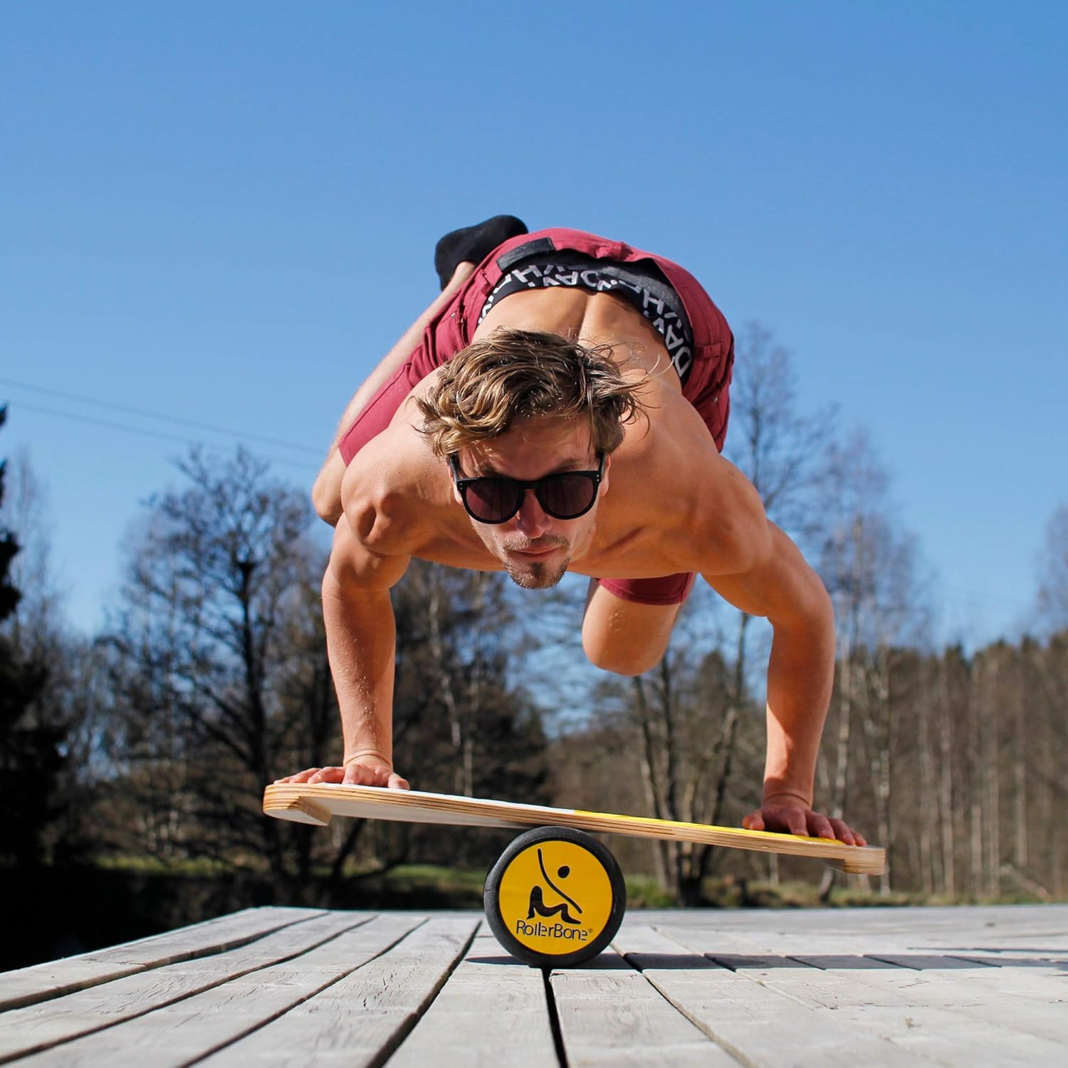 Тренажер для серферов. Баланс борд тренировки. Борда люди. Балансборд упражнения. Борда люди.