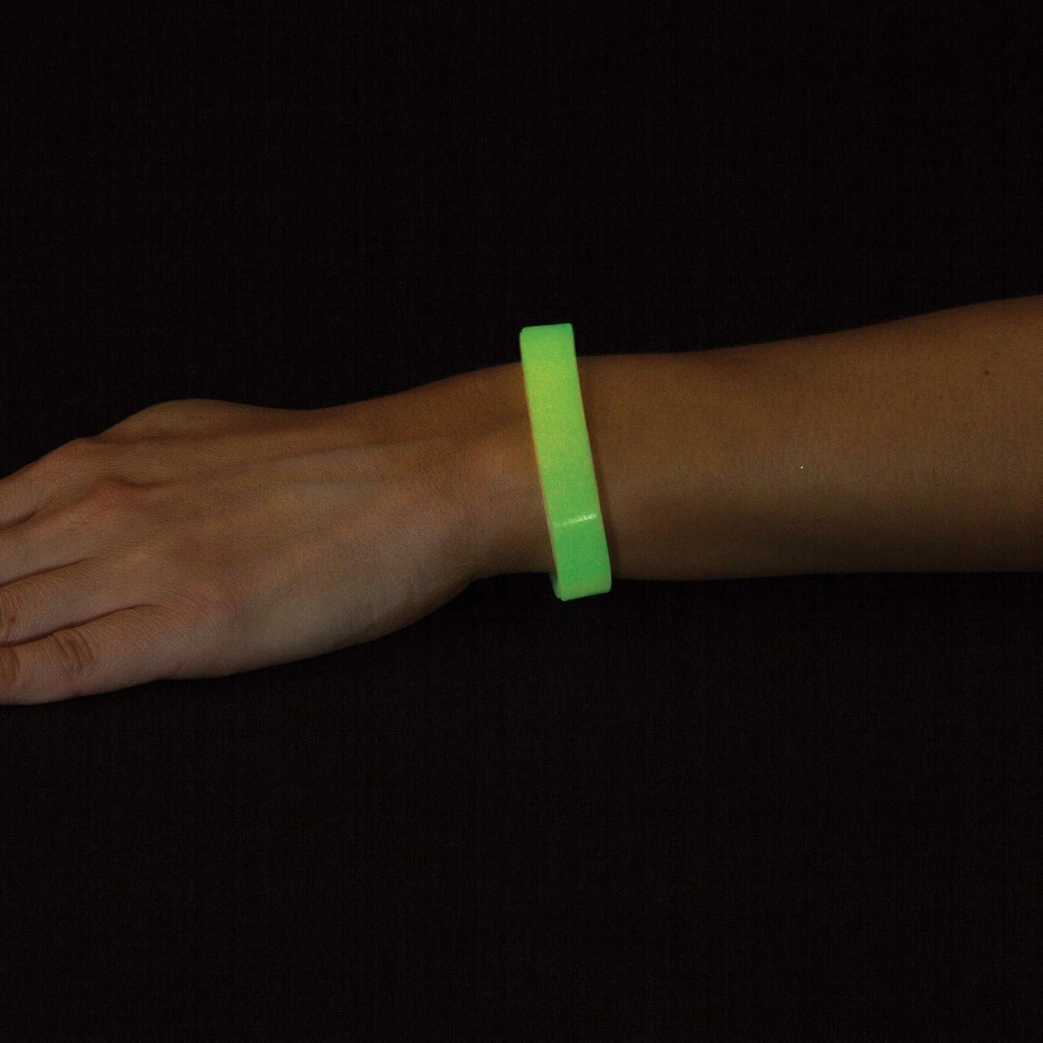 Baker Ross EF433 Glow in the Dark Wrist Bands, Pack of 10, Ideal for Party Bag Fillers Birthday Parties and Costumes - Image 5
